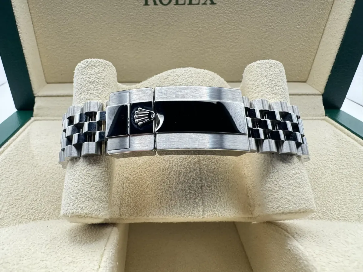 Rolex GMT Master 2 | 40mm | Batgirl | Cerachrom Bezel | Jubilee | 126710BLNR - Image 7