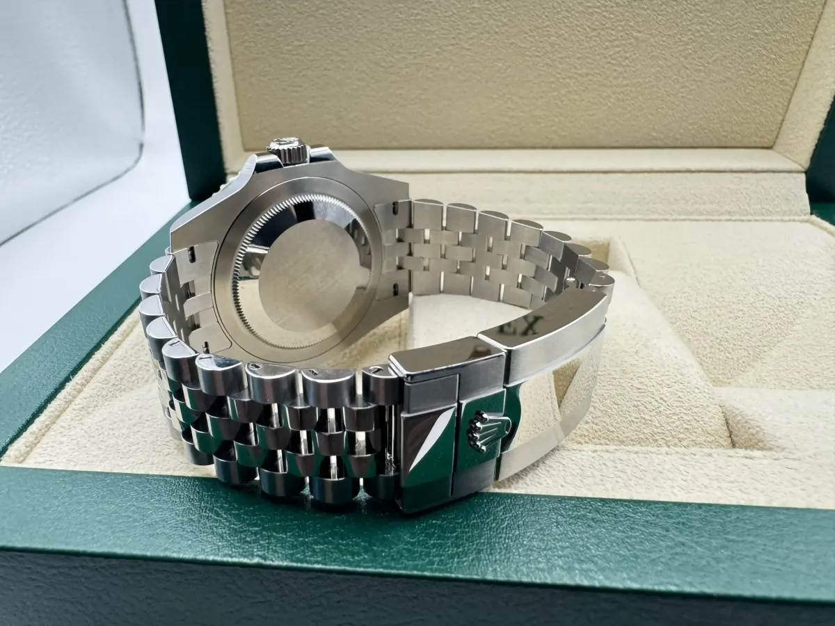 Rolex GMT Master 2 | 40mm | Batgirl | Cerachrom Bezel | Jubilee | 126710BLNR - Image 10
