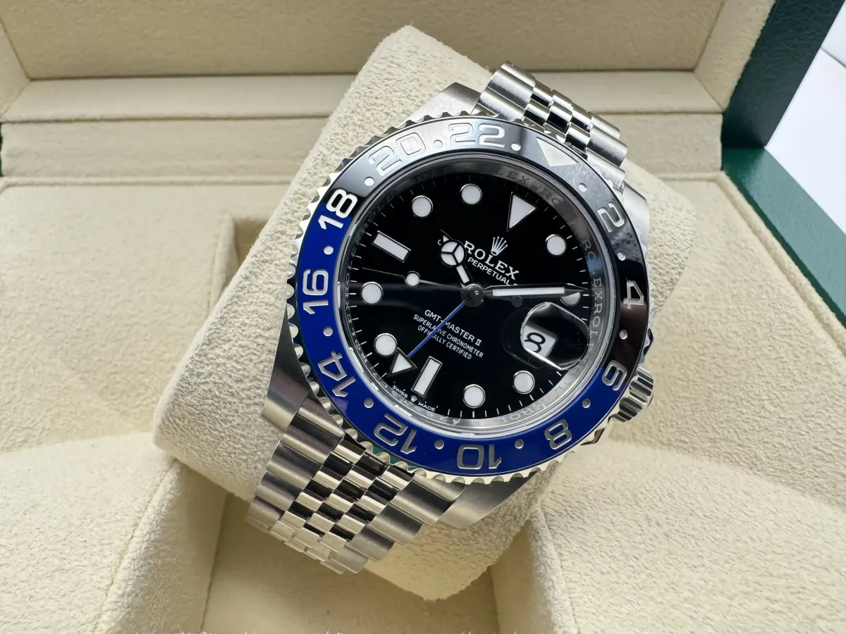 Rolex GMT Master 2 | 40mm | Batgirl | Cerachrom Bezel | Jubilee | 126710BLNR - Image 4
