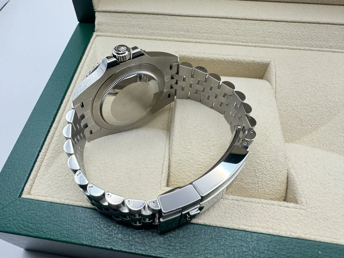 Rolex GMT Master 2 | 40mm | Batgirl | Cerachrom Bezel | Jubilee | 126710BLNR - Image 11