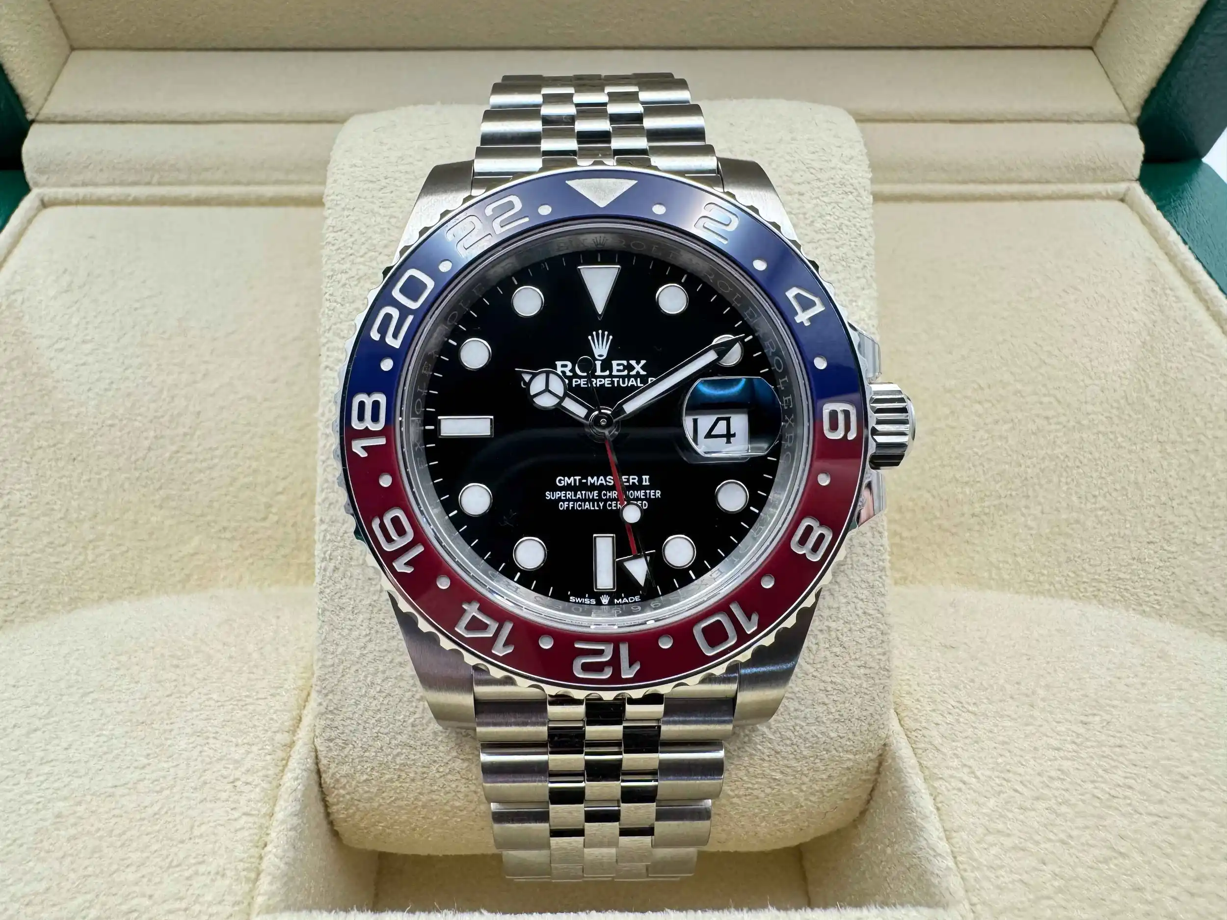 Rolex GMT Master 2 | 40mm | "Pepsi" | Cerachrom Rood-Blauw Keramisch Bezel | Jubilee | 126720BLRO