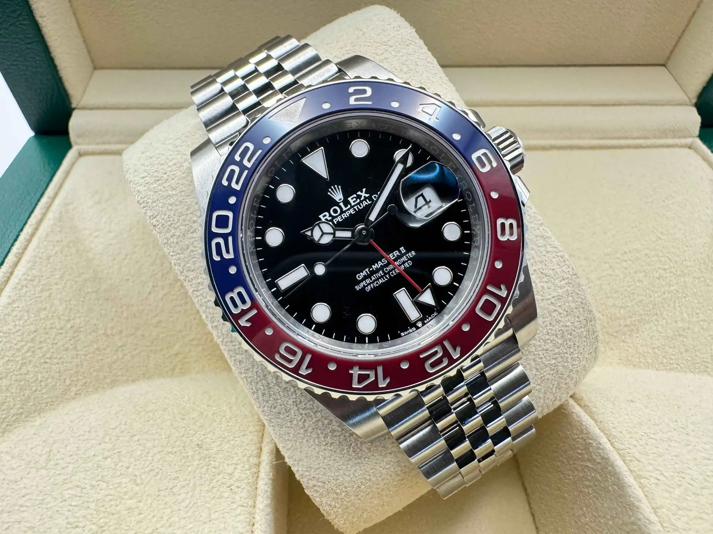 Rolex GMT Master 2 | 40mm | "Pepsi" | Cerachrom Rood-Blauw Keramisch Bezel | Jubilee | 126720BLRO - Image 4