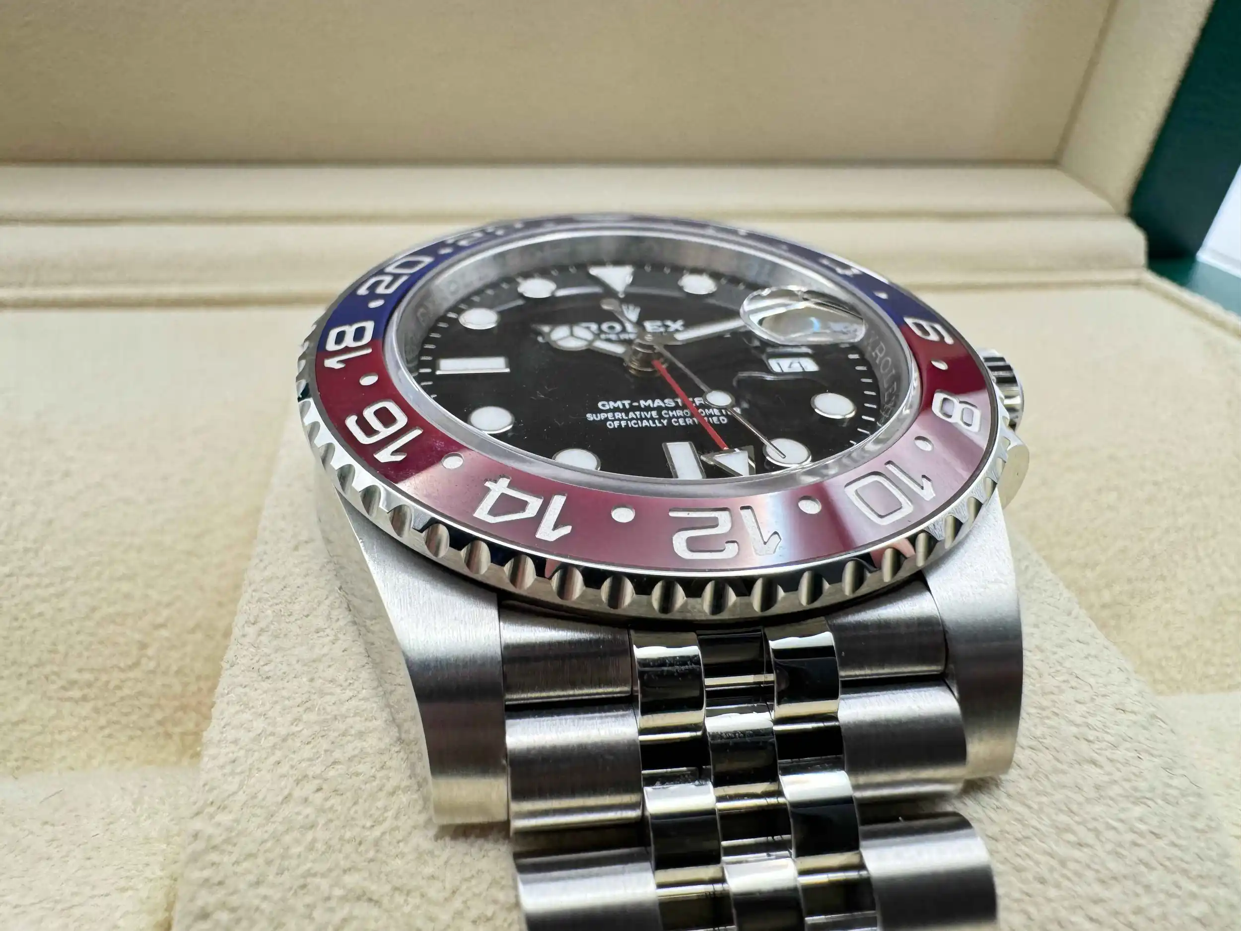 Rolex GMT Master 2 | 40mm | "Pepsi" | Cerachrom Rood-Blauw Keramisch Bezel | Jubilee | 126720BLRO - Image 9