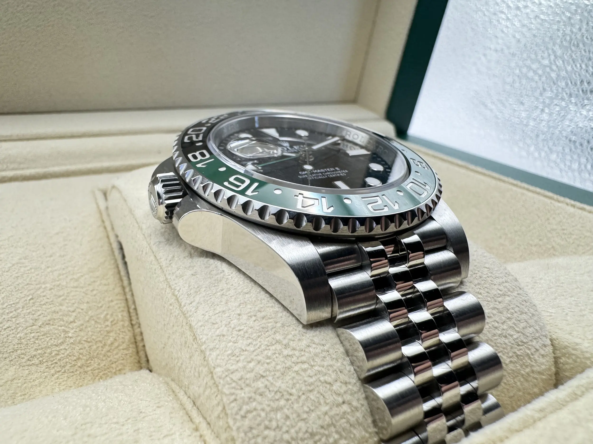 Rolex GMT Master 2 | 40mm | Sprite | Cerachrom Bezel | Jubilee | 126720VTNR - Image 9