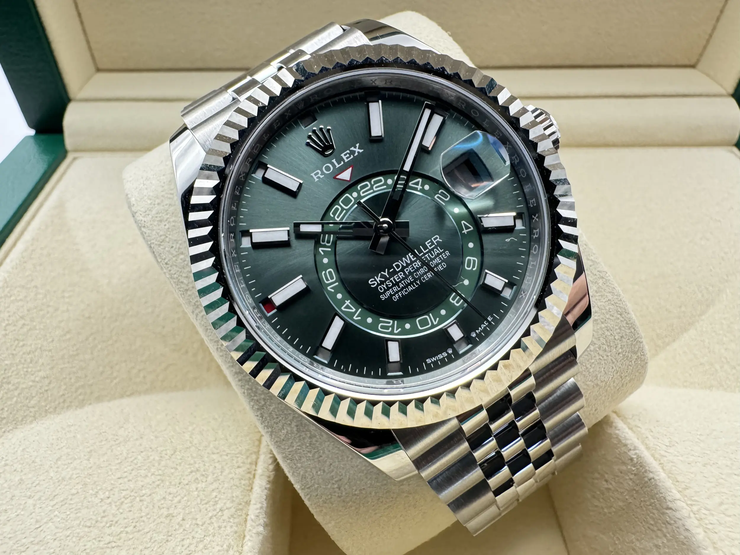 Rolex Sky-Dweller 42mm | Groene Wijzerplaat & 18K Witgoud (Gegroefde Bezel/Lunette) | Jubilee | 336934 - Image 5