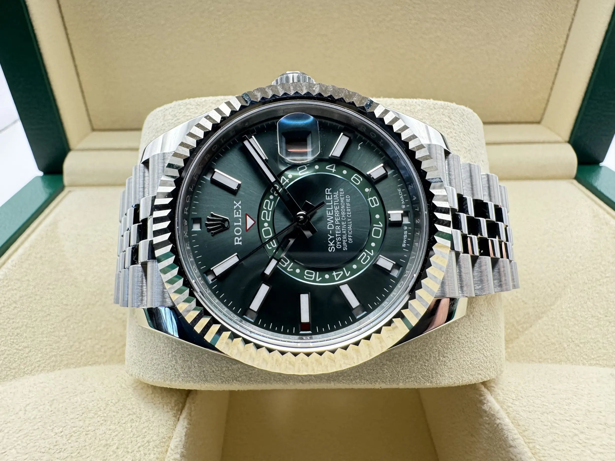 Rolex Sky-Dweller 42mm | Groene Wijzerplaat & 18K Witgoud (Gegroefde Bezel/Lunette) | Jubilee | 336934 - Image 7
