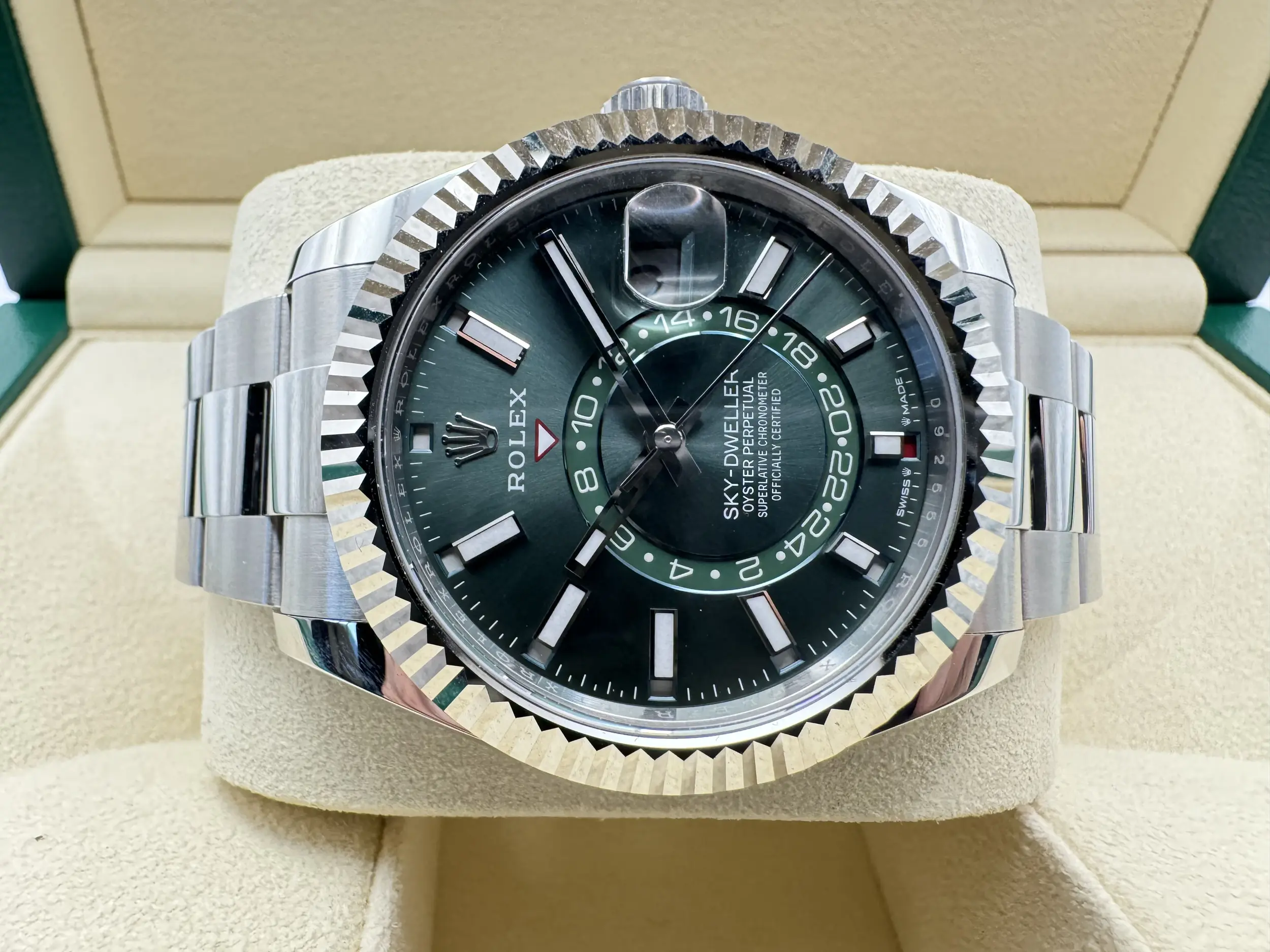 Rolex Sky-Dweller 42mm | Groene Wijzerplaat & 18K Witgoud (Gegroefde Bezel/Lunette) Oystersteel | 336934 - Image 8
