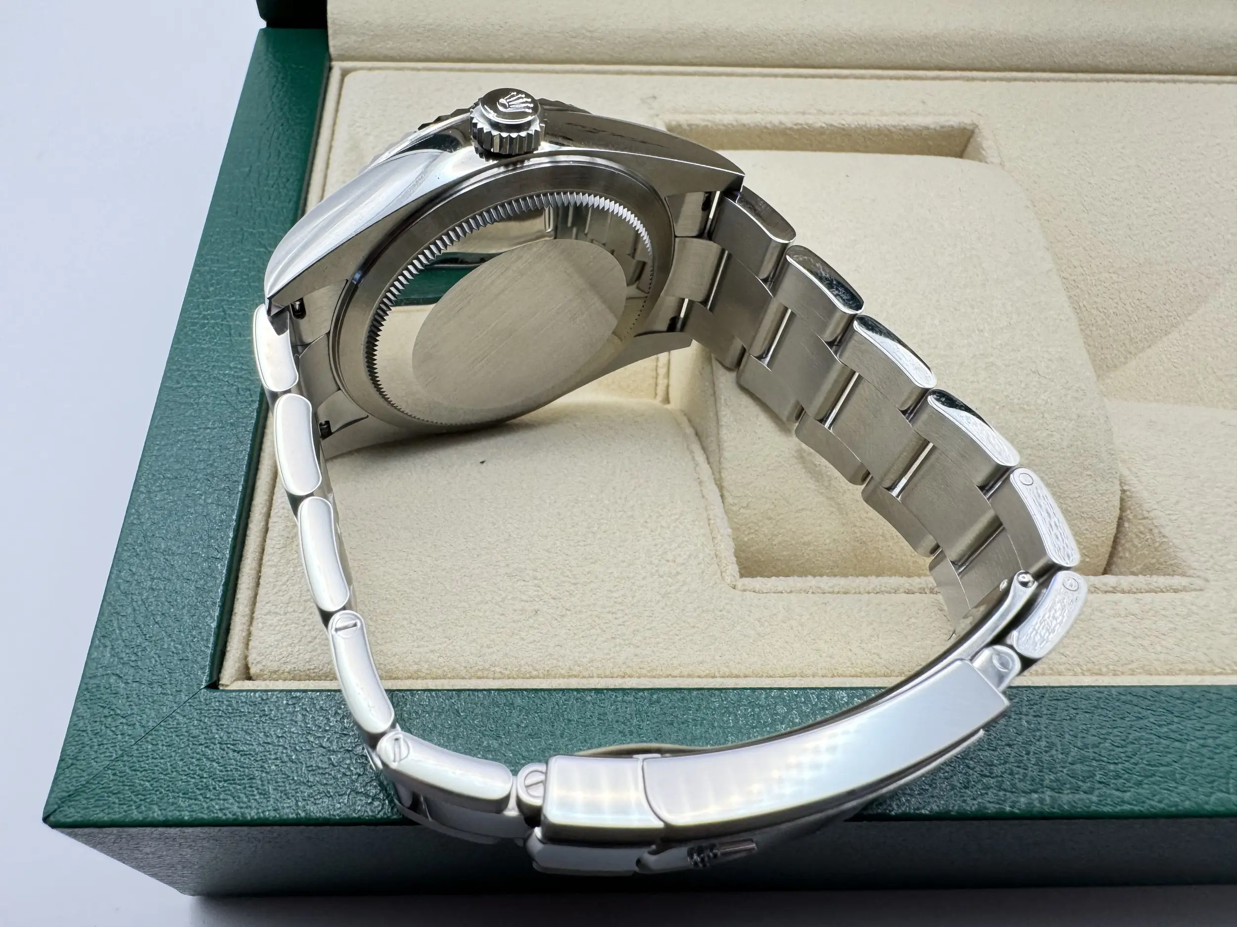 Rolex Sky-Dweller 42mm | Groene Wijzerplaat & 18K Witgoud (Gegroefde Bezel/Lunette) Oystersteel | 336934 - Image 12