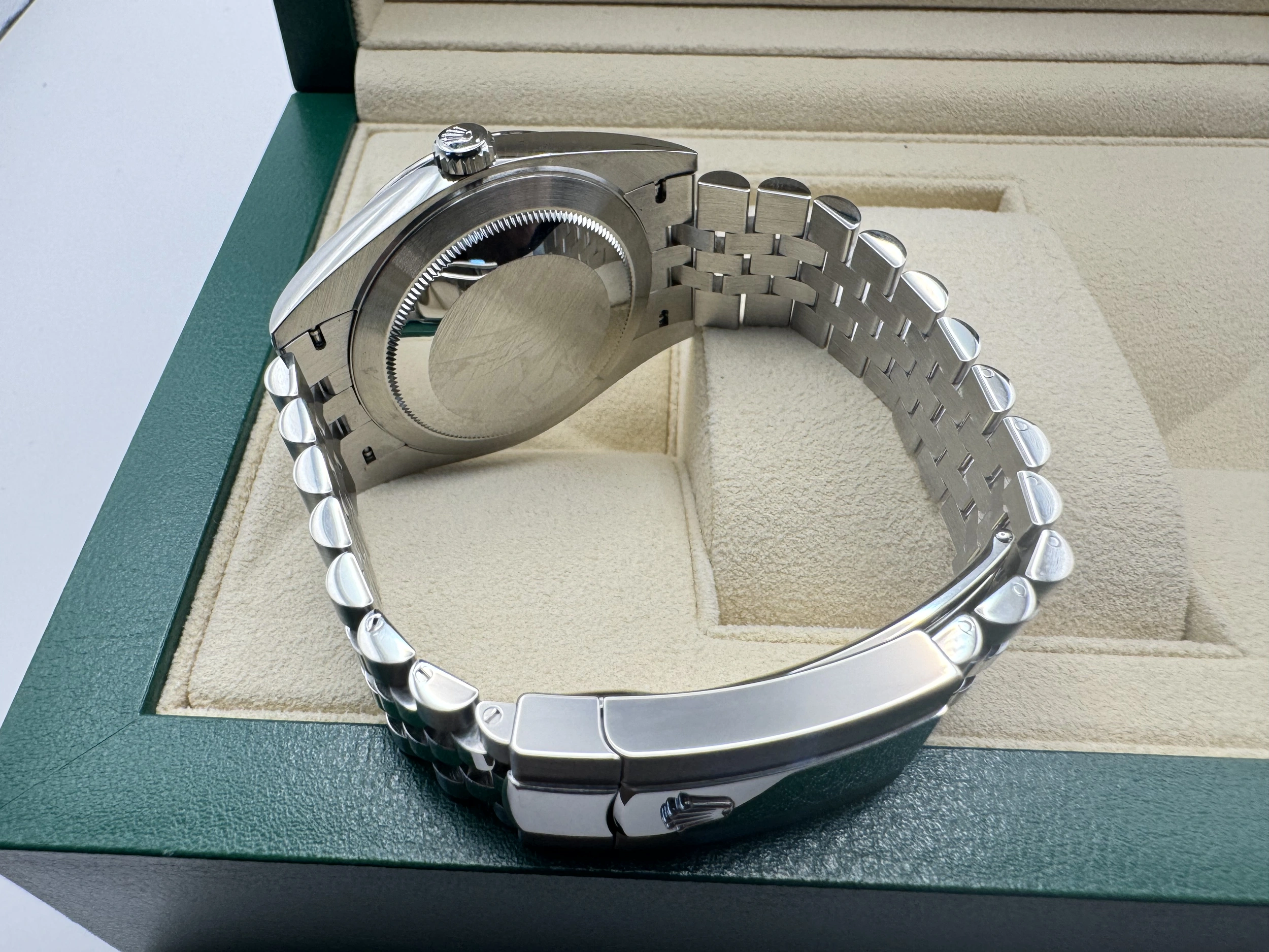 Rolex Datejust 41mm | Zwarte Diamanten Wijzerplaat & 18K Witgouden Fluted Bezel | Jubilee | 126334 - Image 13