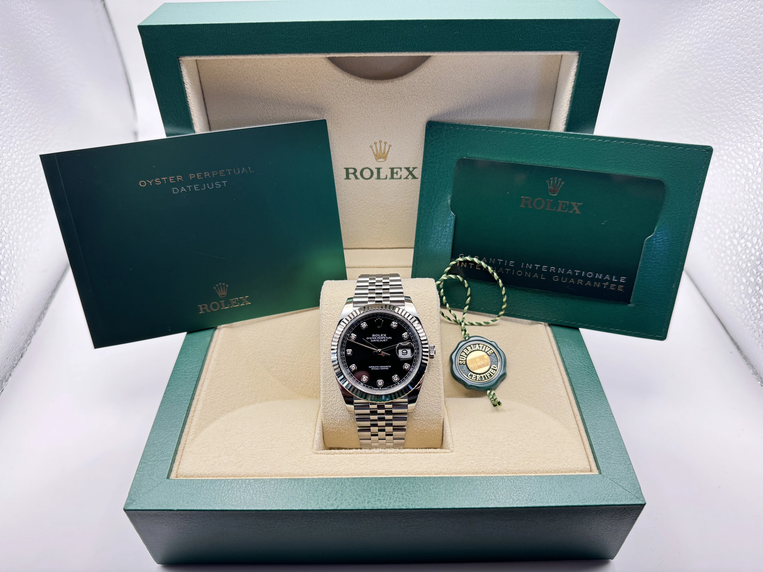 Rolex Datejust 41mm | Zwarte Diamanten Wijzerplaat & 18K Witgouden Fluted Bezel | Jubilee | 126334 - Image 2