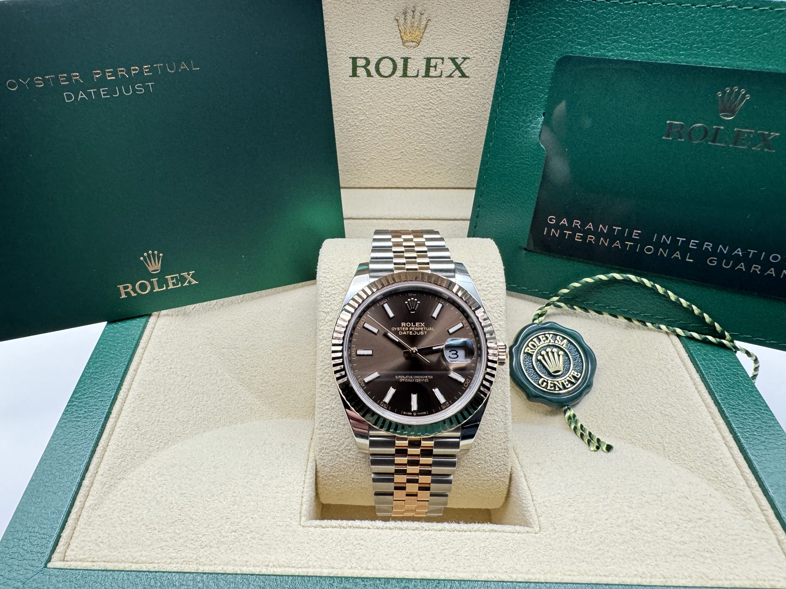Rolex Datejust 41mm | Chocoladebruine Wijzerplaat & 18K Everose Goud Gekartelde Bezel | Jubilee | 126331 - Image 2
