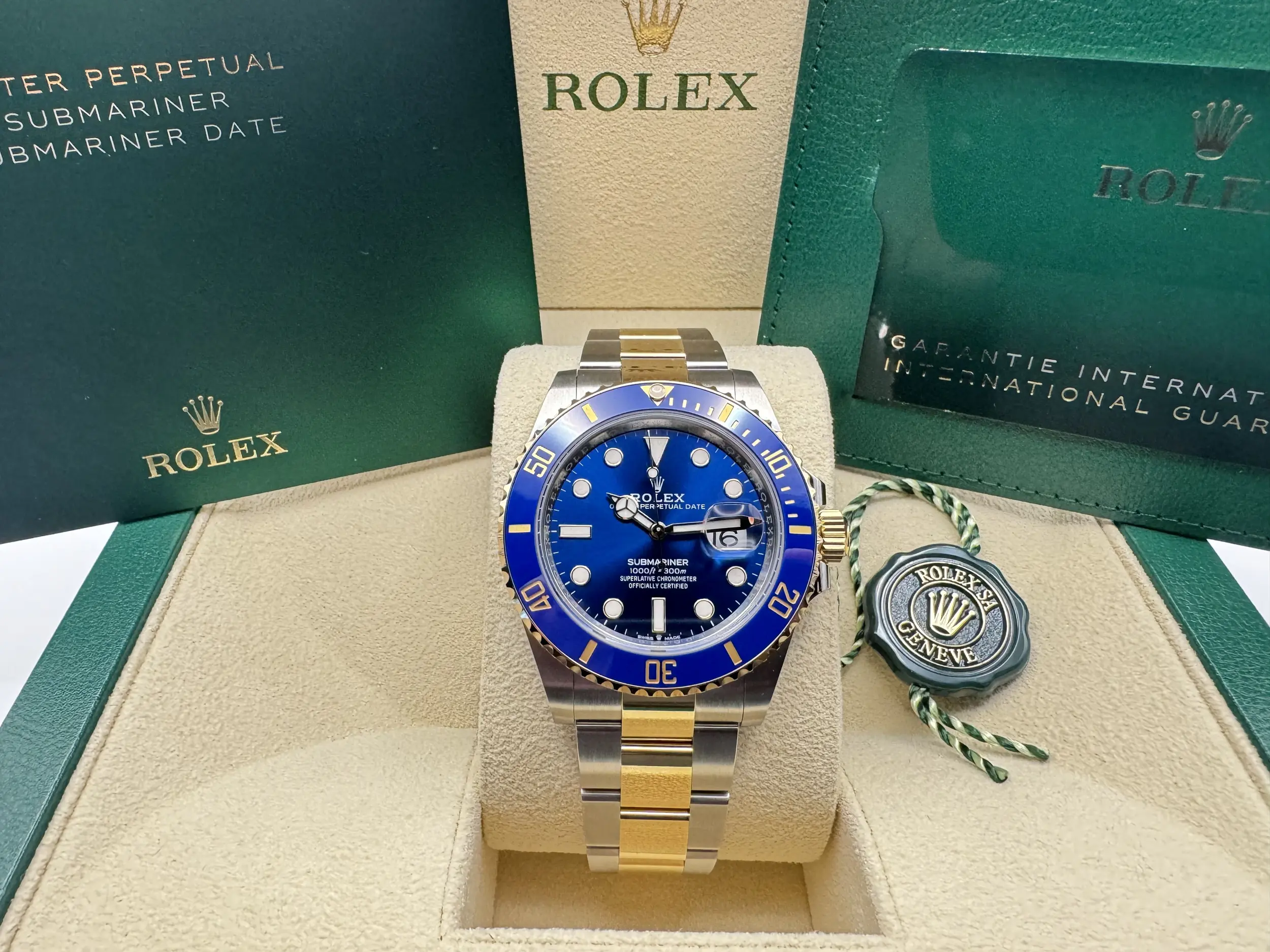Rolex Submariner 41mm | “Bluesy” | 18K Geelgoud Lunette Met Blauwe Cerachrom Bezel | Oystersteel | 126613LB - Image 3