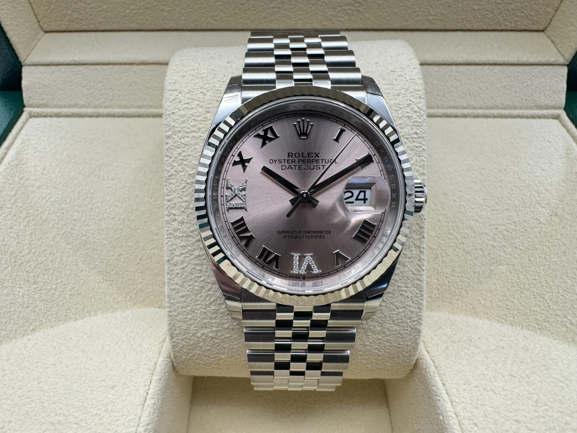 Rolex Datejust 36mm | Roze Wijzerplaat Met Diamanten | 18K Witgouden Gecanneleerde Lunette | Jubilee | 126234