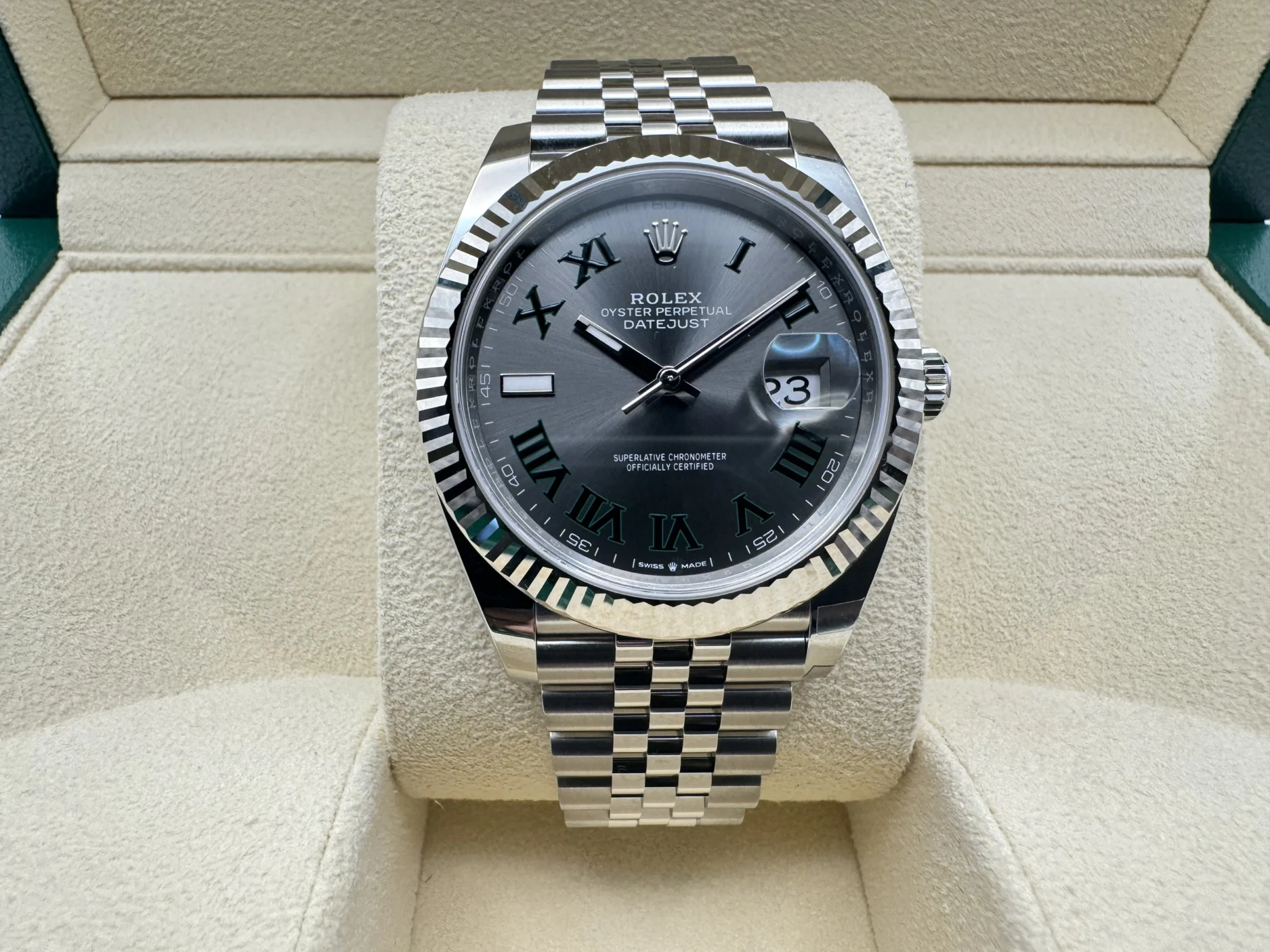 Rolex Datejust 41mm | Wimbledon Wijzerplaat met Groene Cijfers & 18K Witgouden Gekartelde Bezel/Lunette | Jubilee | 126334