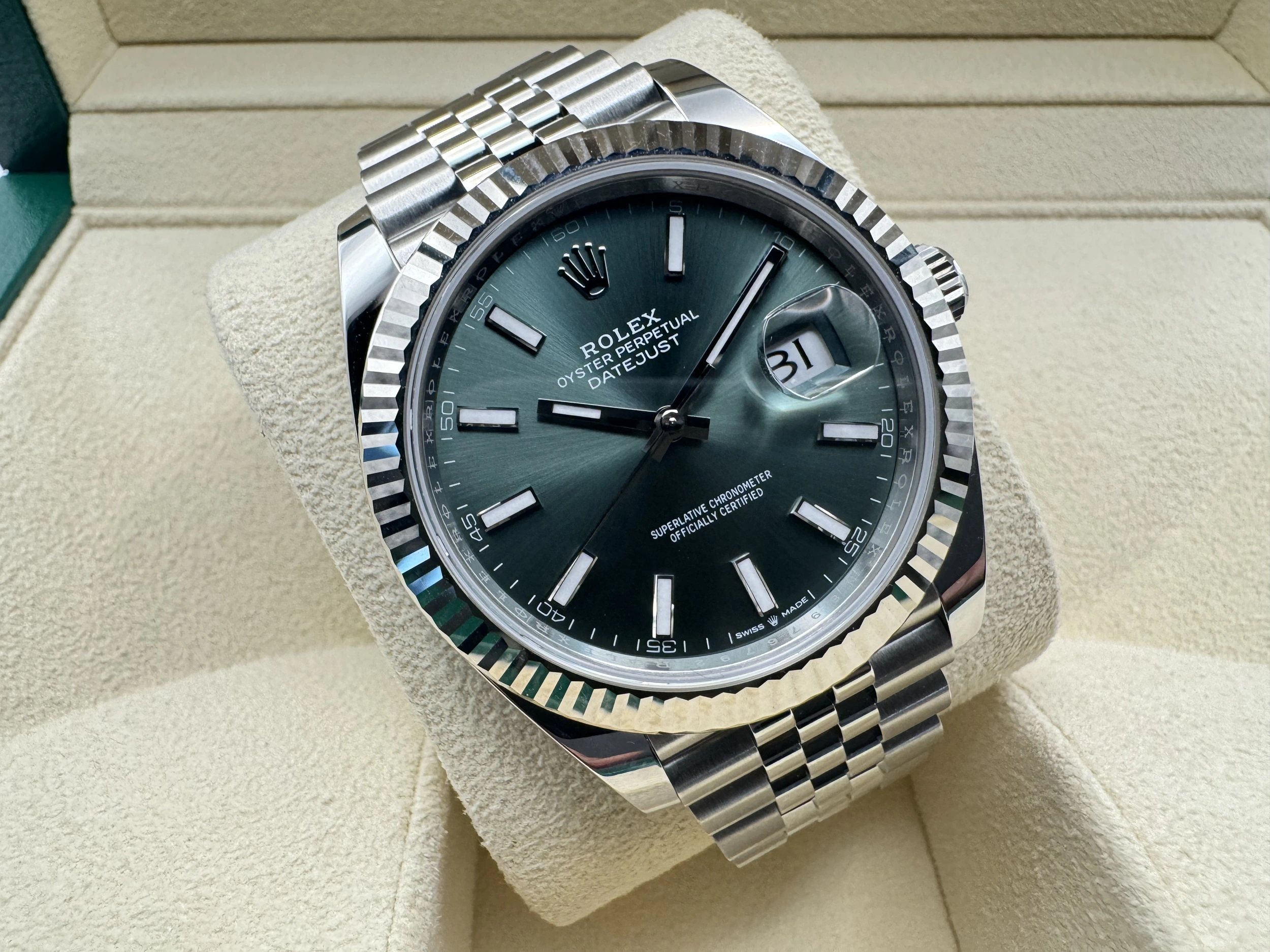 Rolex Datejust 41mm | Mintgroene Wijzerplaat | 18K Witgoud Gekartelde Bezel/Lunette | Jubilee | 126334 - Image 4