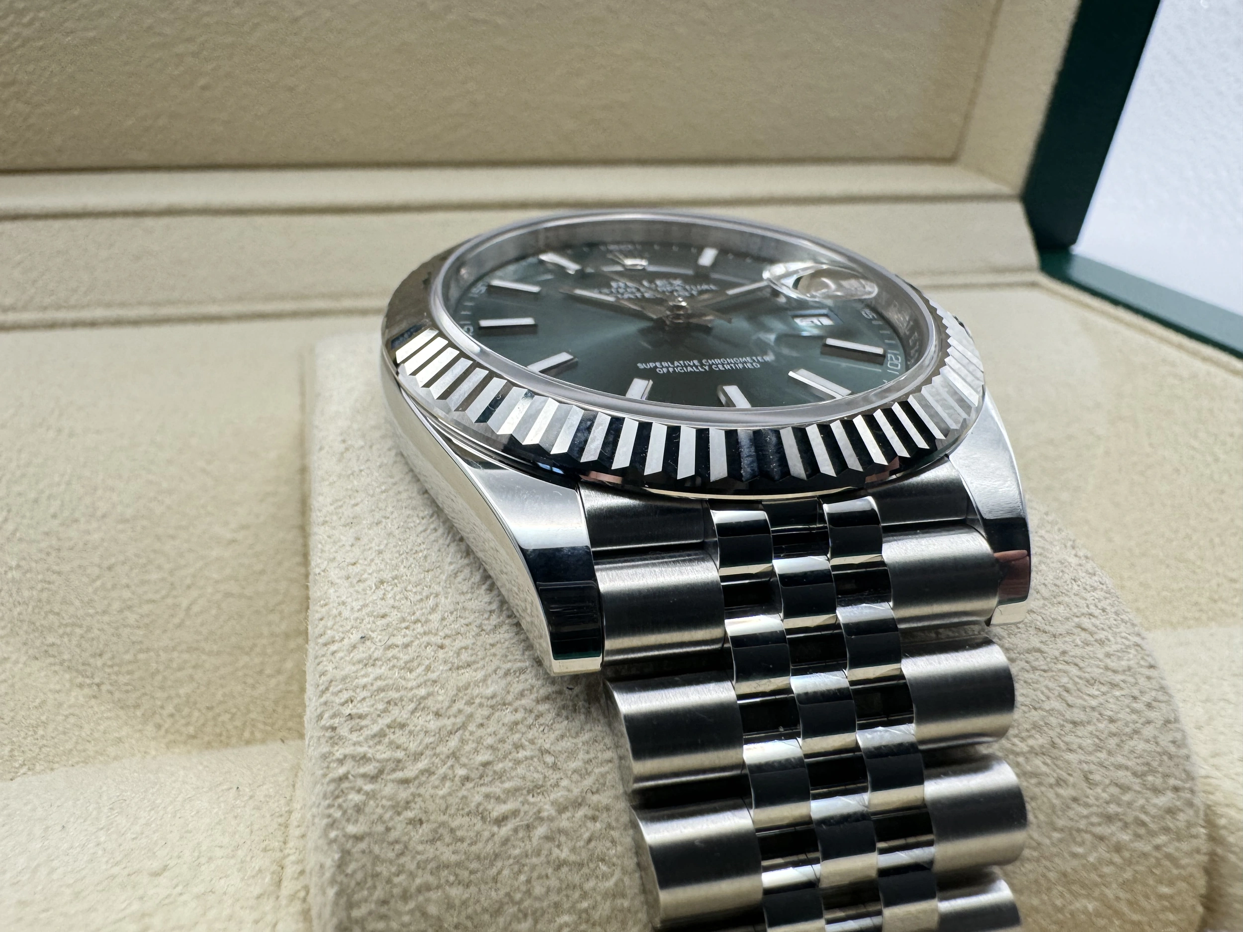 Rolex Datejust 41mm | Mintgroene Wijzerplaat | 18K Witgoud Gekartelde Bezel/Lunette | Jubilee | 126334 - Image 9