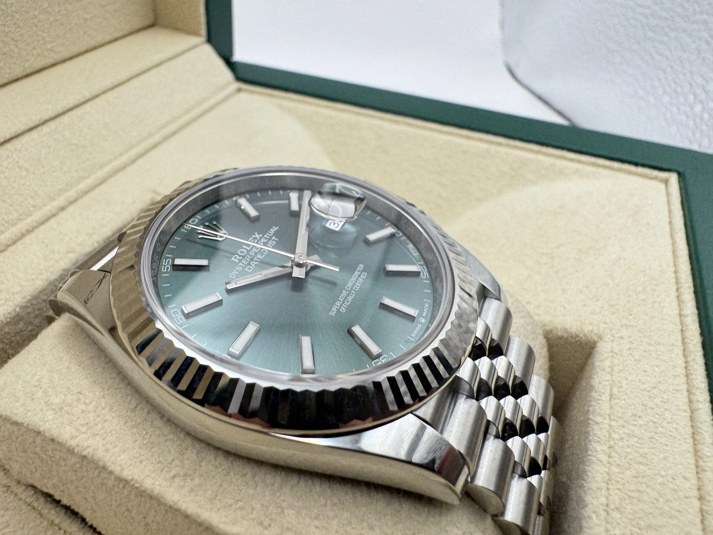 Rolex Datejust 41mm | Mintgroene Wijzerplaat | 18K Witgoud Gekartelde Bezel/Lunette | Jubilee | 126334 - Image 10