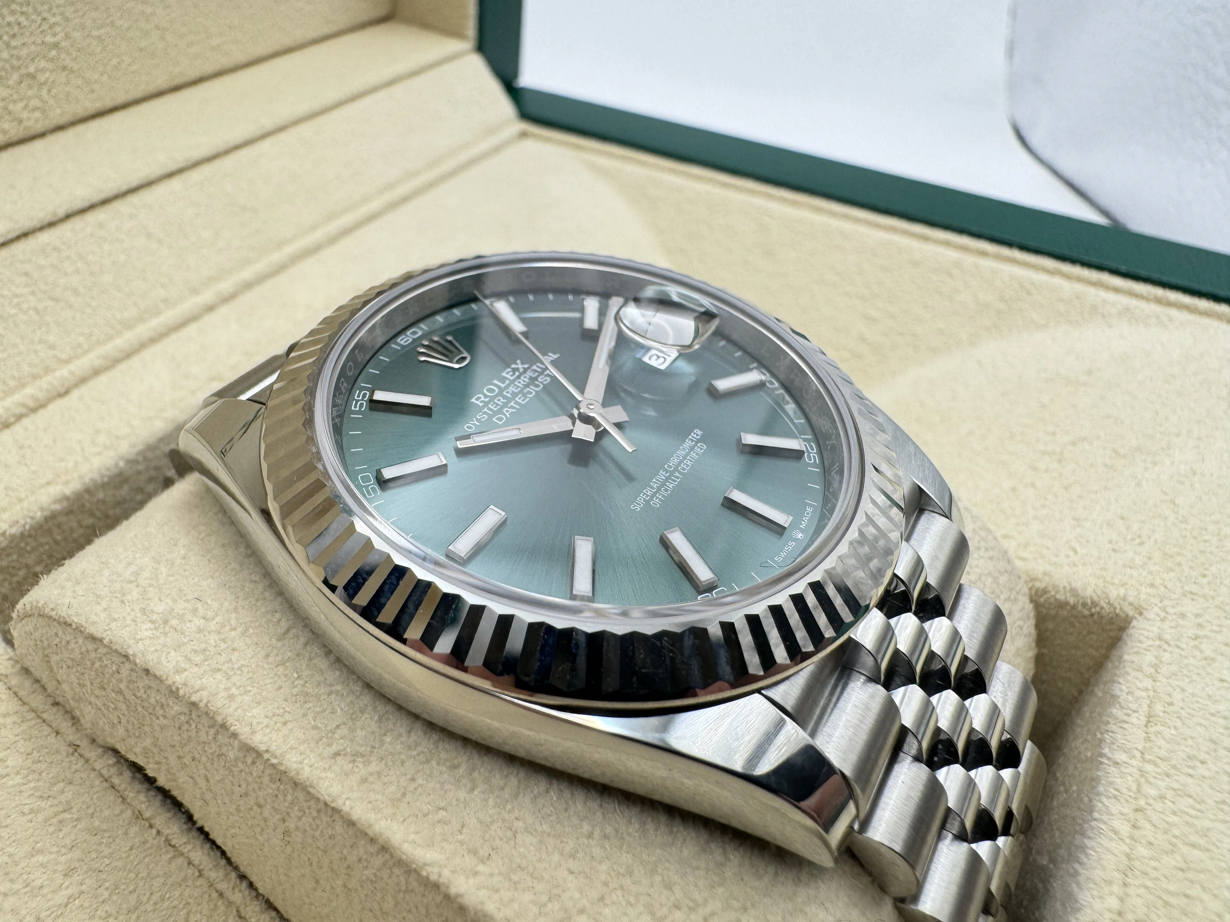 Rolex Datejust 41mm | Mintgroene Wijzerplaat | 18K Witgoud Gekartelde Bezel/Lunette | Jubilee | 126334 - Image 11