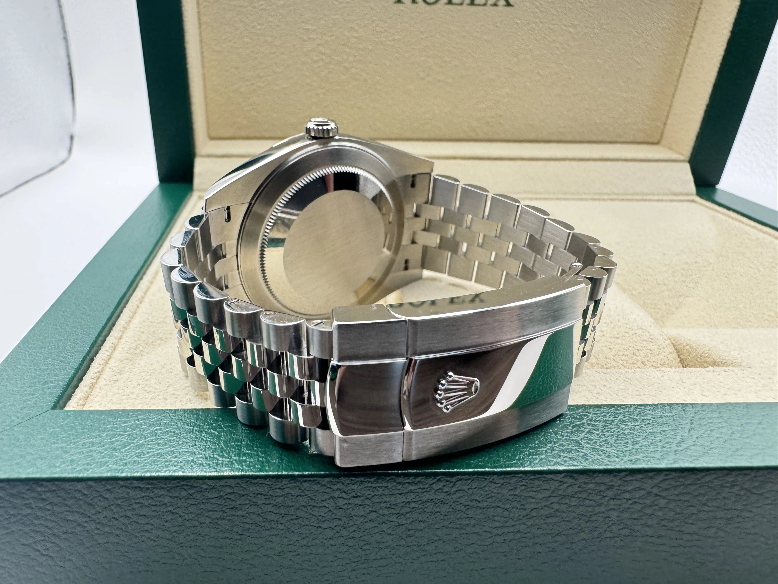 Rolex Datejust 41mm | Mintgroene Wijzerplaat | 18K Witgoud Gekartelde Bezel/Lunette | Jubilee | 126334 - Image 12