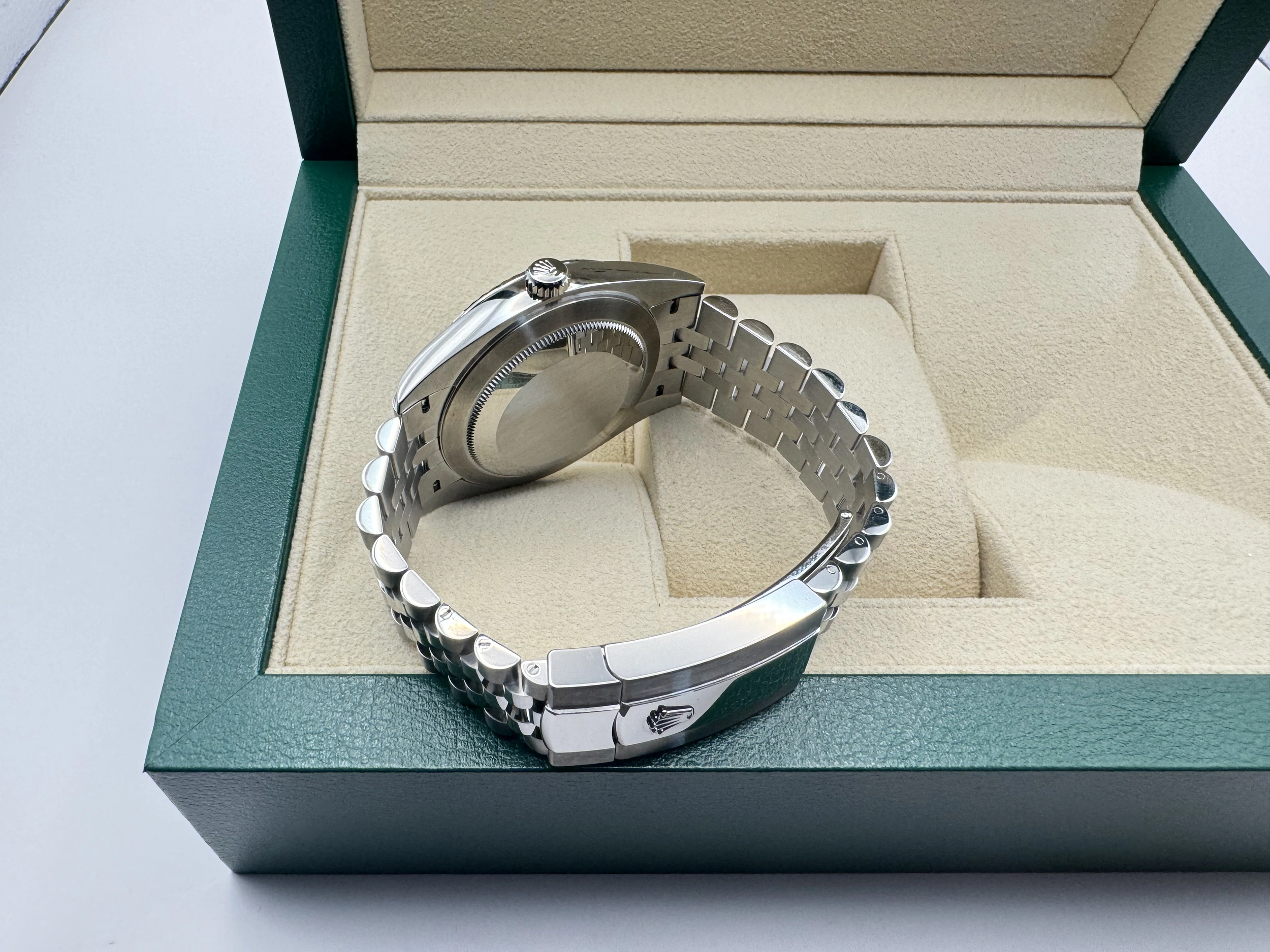 Rolex Datejust 41mm | Mintgroene Wijzerplaat | 18K Witgoud Gekartelde Bezel/Lunette | Jubilee | 126334 - Image 13