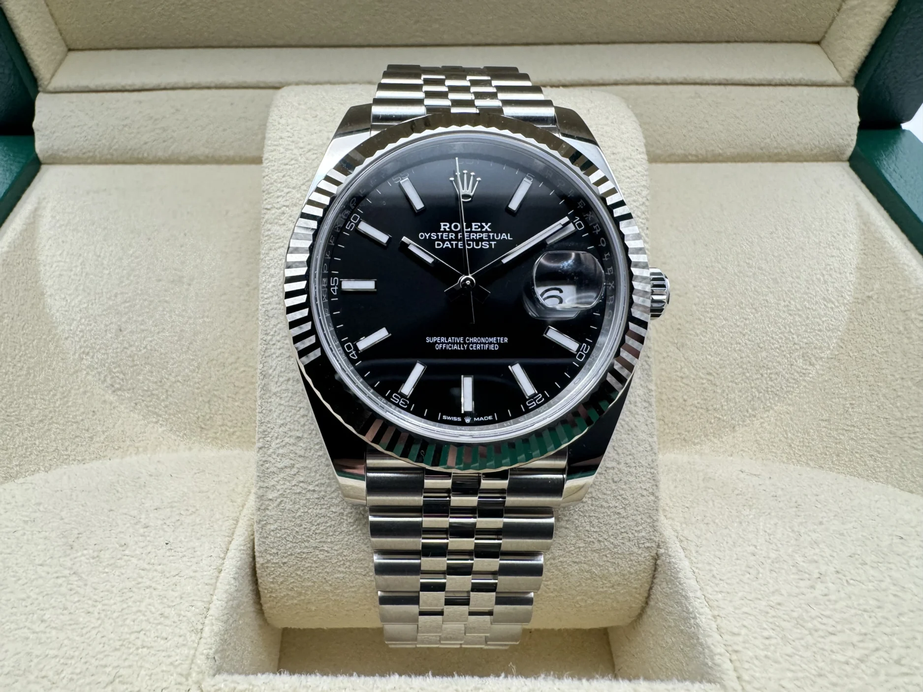 Rolex Datejust 41mm | Zwarte Wijzerplaat | 18K Witgoud Gekarteld Lunette | Jubilee |126334