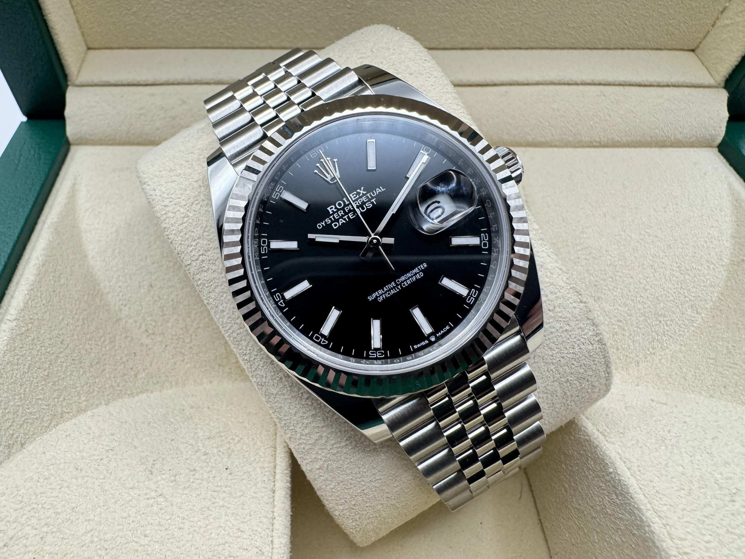 Rolex Datejust 41mm | Zwarte Wijzerplaat | 18K Witgoud Gekarteld Lunette | Jubilee |126334 - Image 4