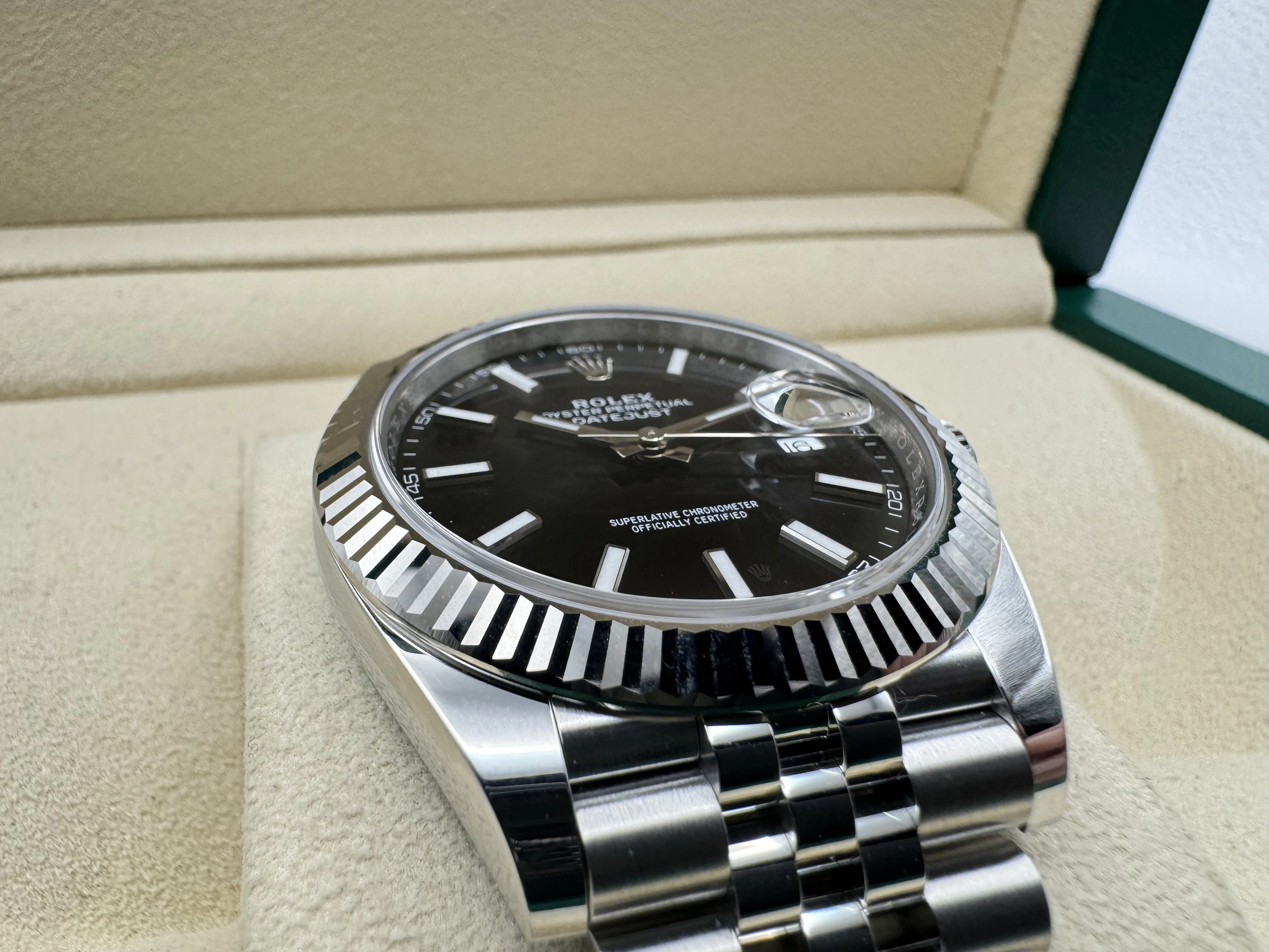 Rolex Datejust 41mm | Zwarte Wijzerplaat | 18K Witgoud Gekarteld Lunette | Jubilee |126334 - Image 9