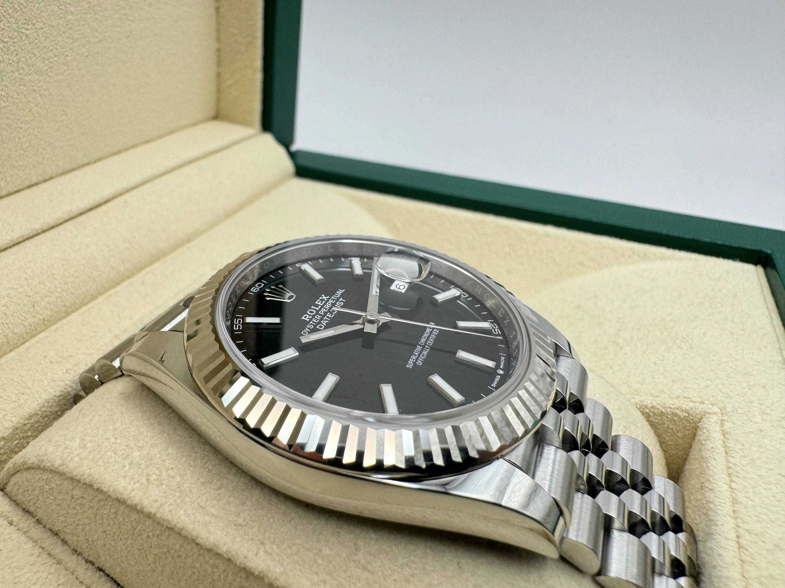 Rolex Datejust 41mm | Zwarte Wijzerplaat | 18K Witgoud Gekarteld Lunette | Jubilee |126334 - Image 10