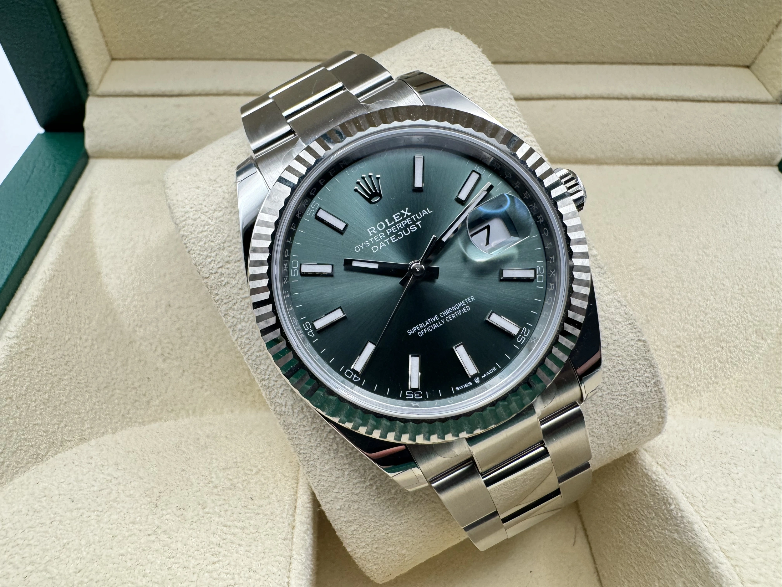 Rolex Datejust 41mm | Mint Groene Wijzerplaat | 18K Witgoud Gekarteld Lunette | Oystersteel | 126334 - Image 4