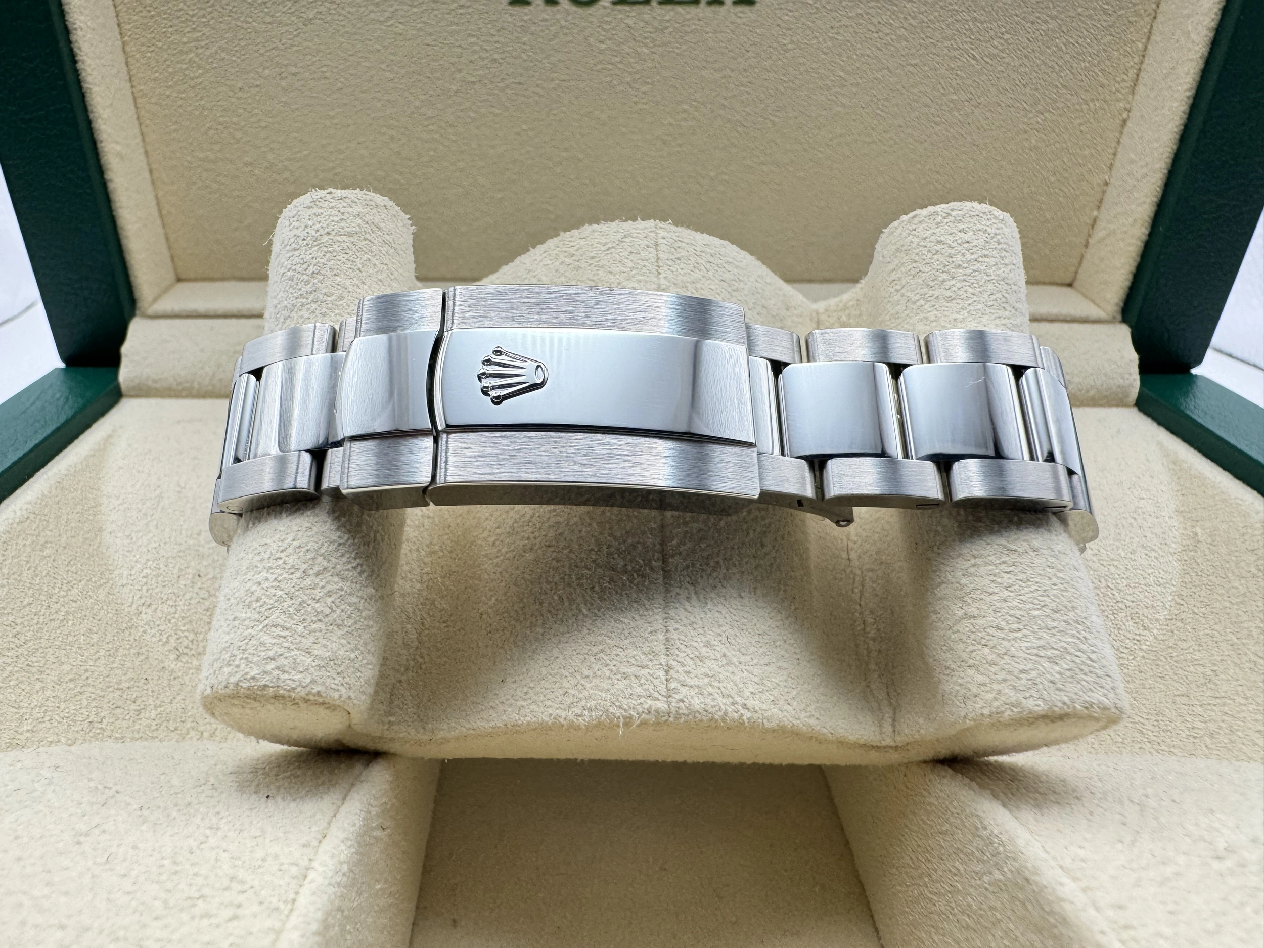 Rolex Datejust 41mm | Mint Groene Wijzerplaat | 18K Witgoud Gekarteld Lunette | Oystersteel | 126334 - Image 8