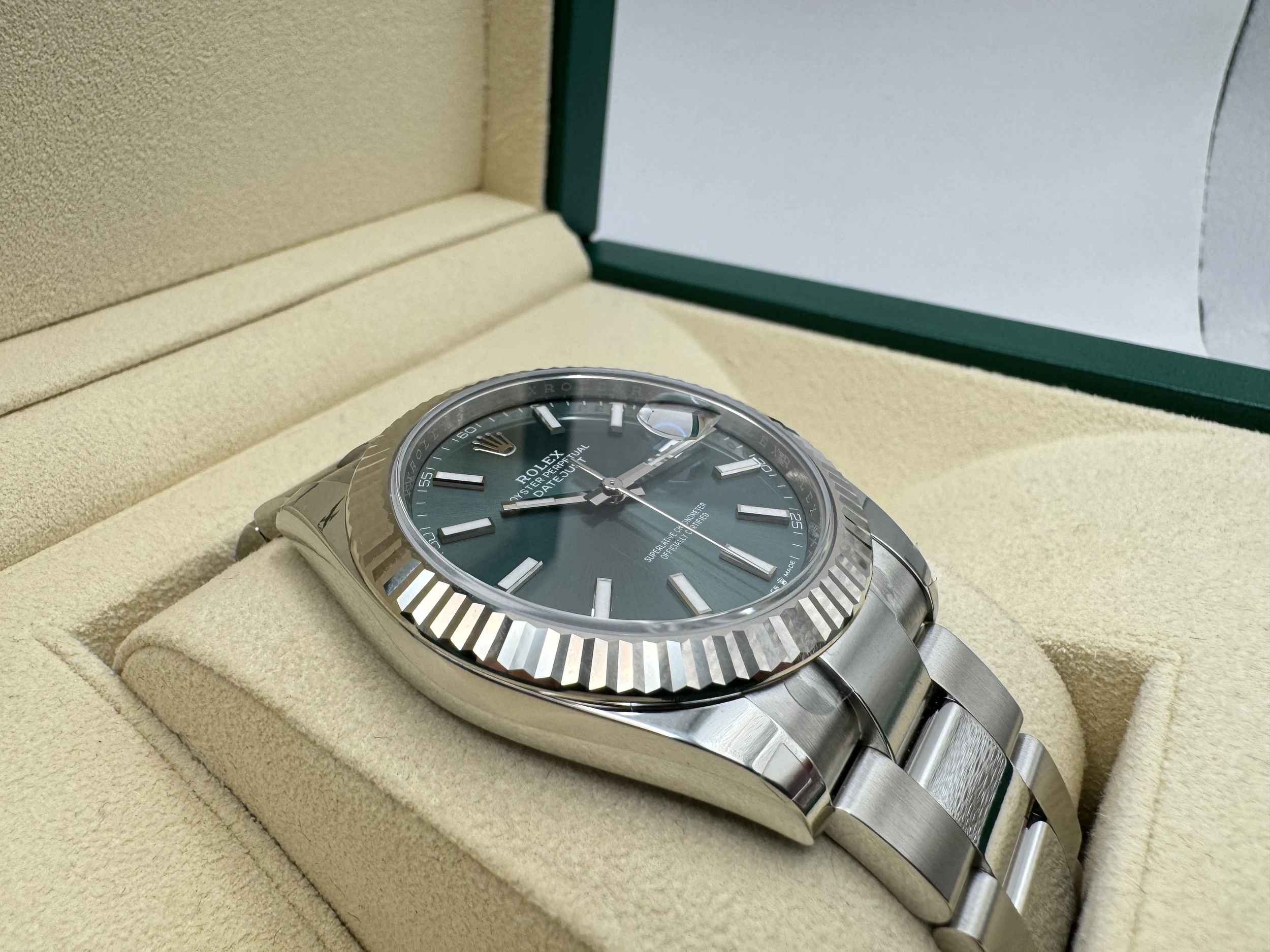 Rolex Datejust 41mm | Mint Groene Wijzerplaat | 18K Witgoud Gekarteld Lunette | Oystersteel | 126334 - Image 10