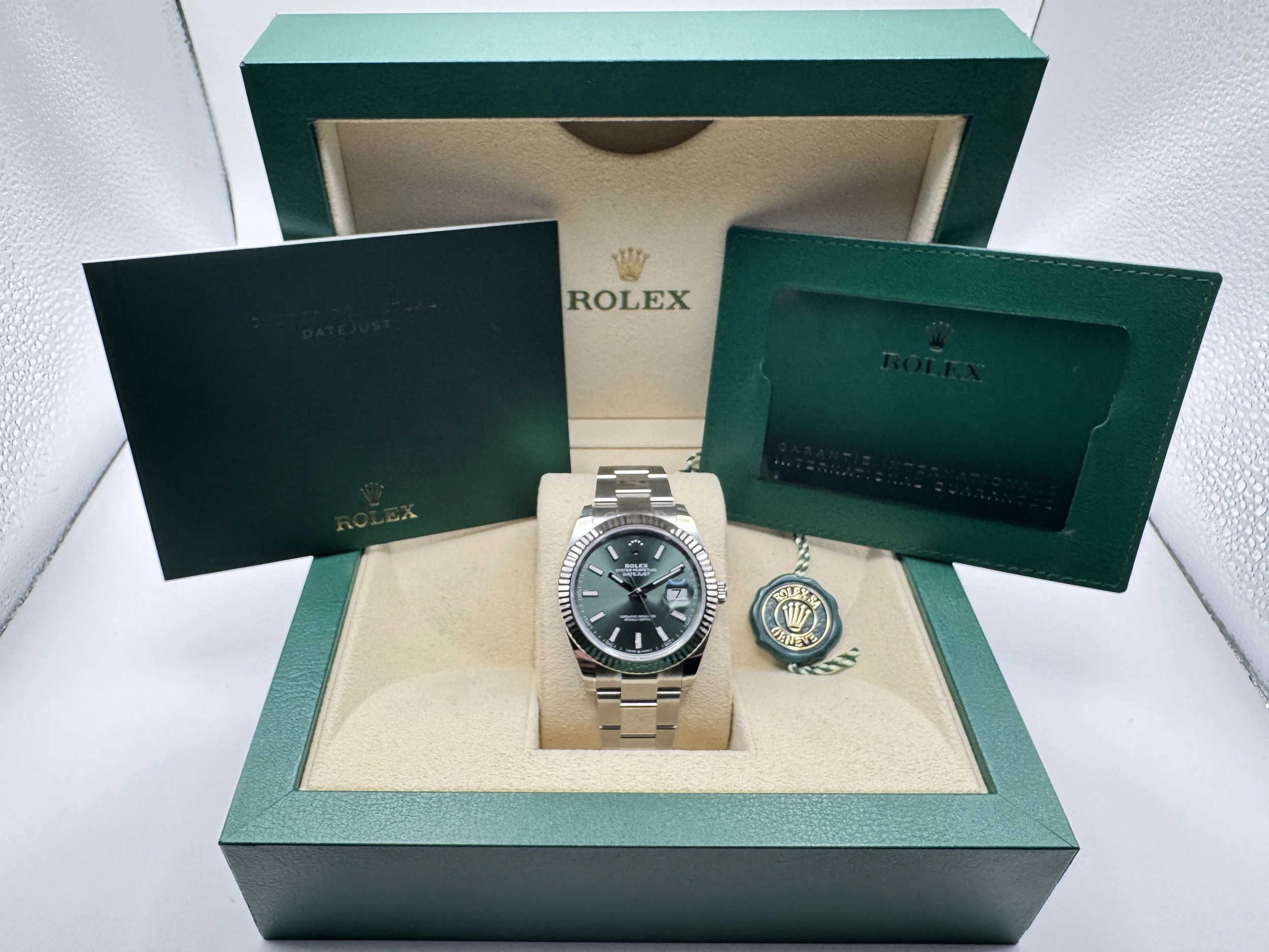 Rolex Datejust 41mm | Mint Groene Wijzerplaat | 18K Witgoud Gekarteld Lunette | Oystersteel | 126334 - Image 2