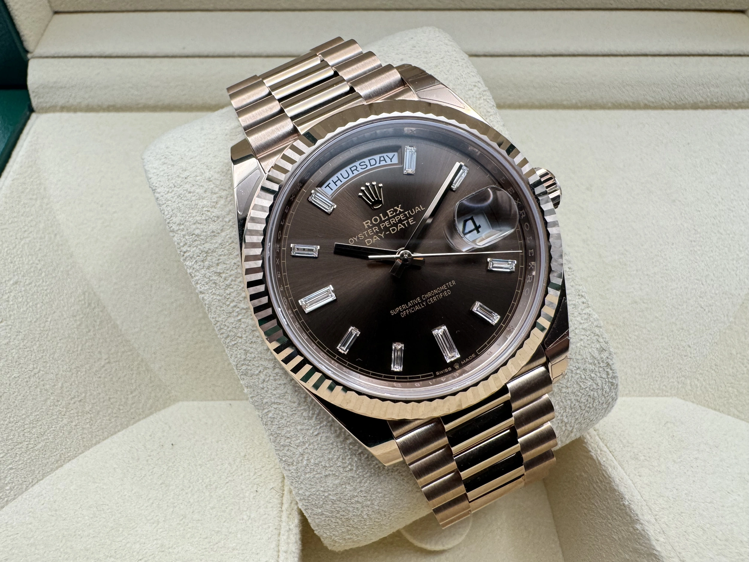 Rolex Daydate 40mm | Chocoladebruin Wijzerplaat Met Diamanten & 18K Everose Goud | President-band Massief 18K Everose Goud | 228235 - Image 4