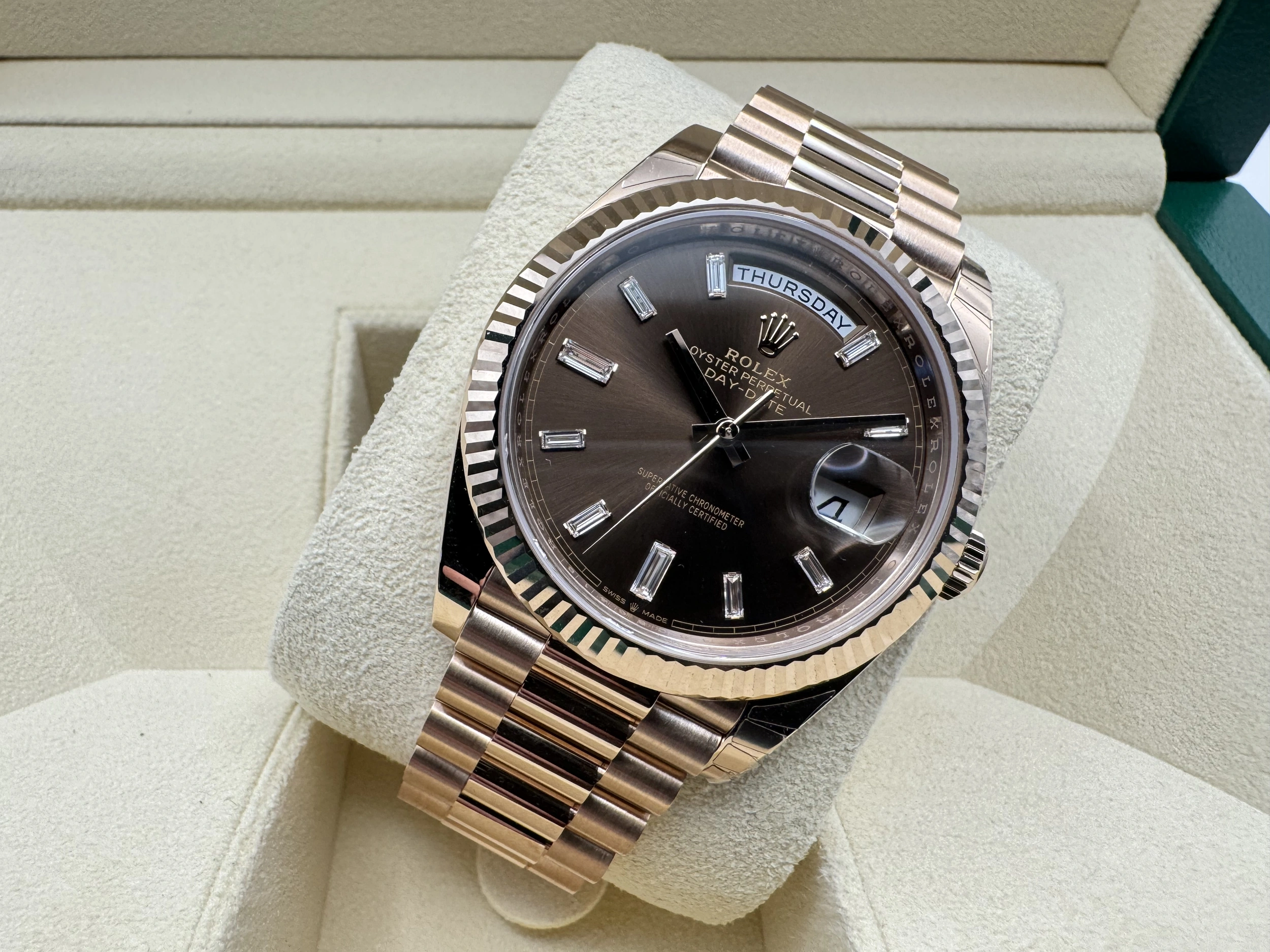Rolex Daydate 40mm | Chocoladebruin Wijzerplaat Met Diamanten & 18K Everose Goud | President-band Massief 18K Everose Goud | 228235 - Image 5