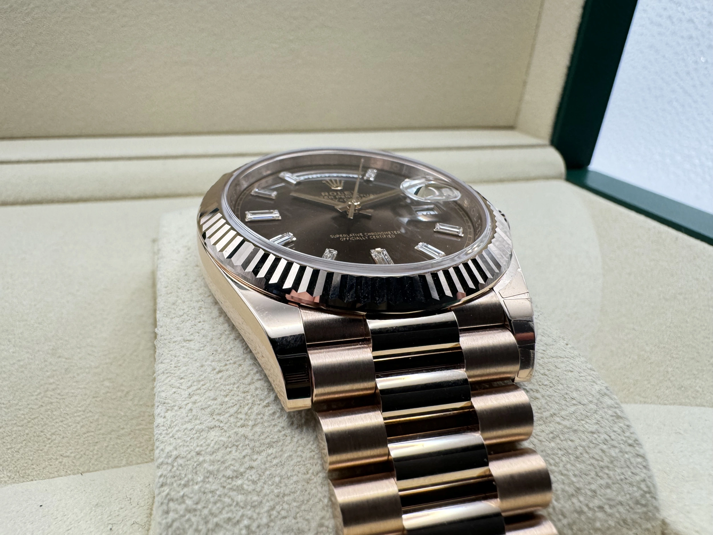 Rolex Daydate 40mm | Chocoladebruin Wijzerplaat Met Diamanten & 18K Everose Goud | President-band Massief 18K Everose Goud | 228235 - Image 9