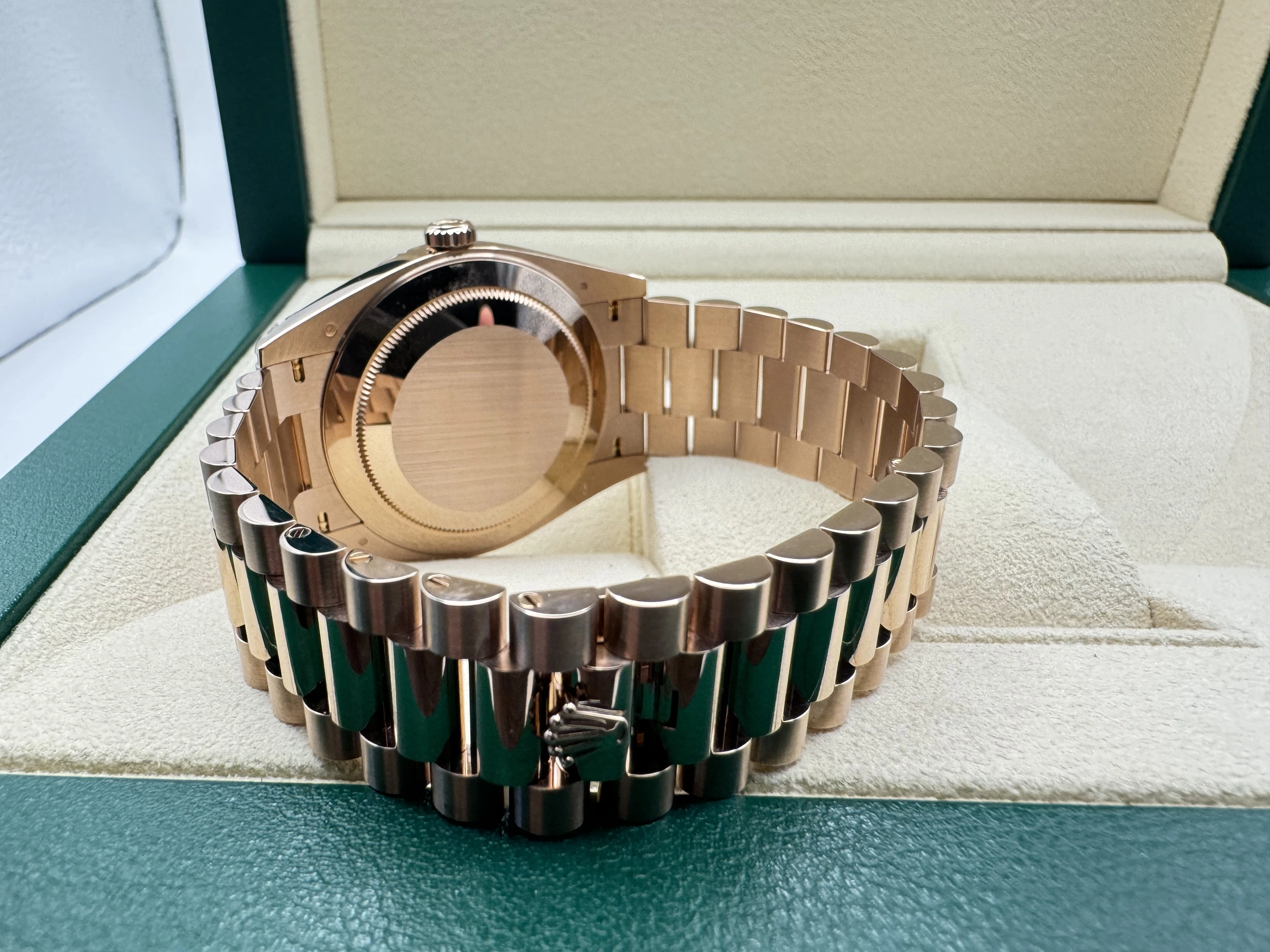 Rolex Daydate 40mm | Chocoladebruin Wijzerplaat Met Diamanten & 18K Everose Goud | President-band Massief 18K Everose Goud | 228235 - Image 11