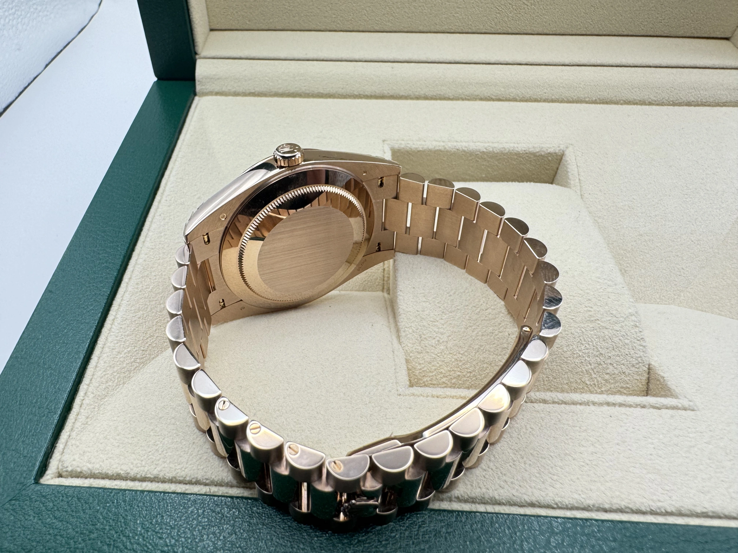 Rolex Daydate 40mm | Chocoladebruin Wijzerplaat Met Diamanten & 18K Everose Goud | President-band Massief 18K Everose Goud | 228235 - Image 12
