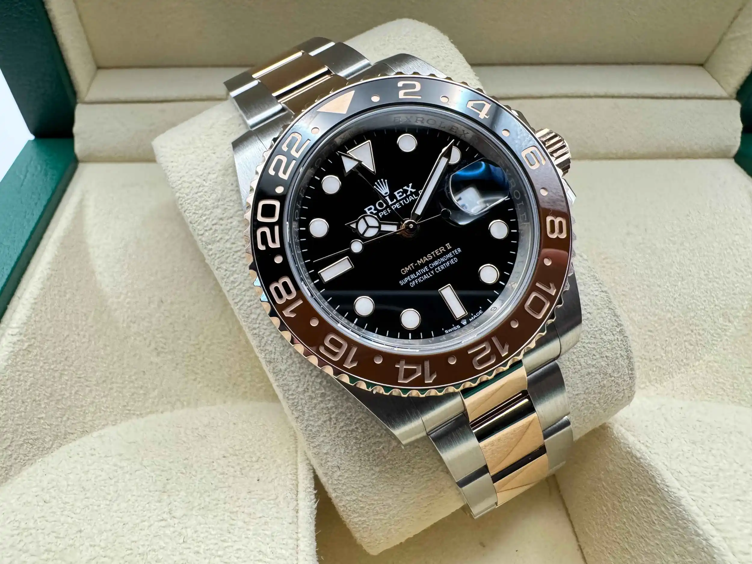 Rolex GMT Master 2 | 40mm | “Rootbeer” | 18K Everose Goud | Two-tone Cerachrom Bezel Zwart/Bruinen | 126711CHNR - Image 4