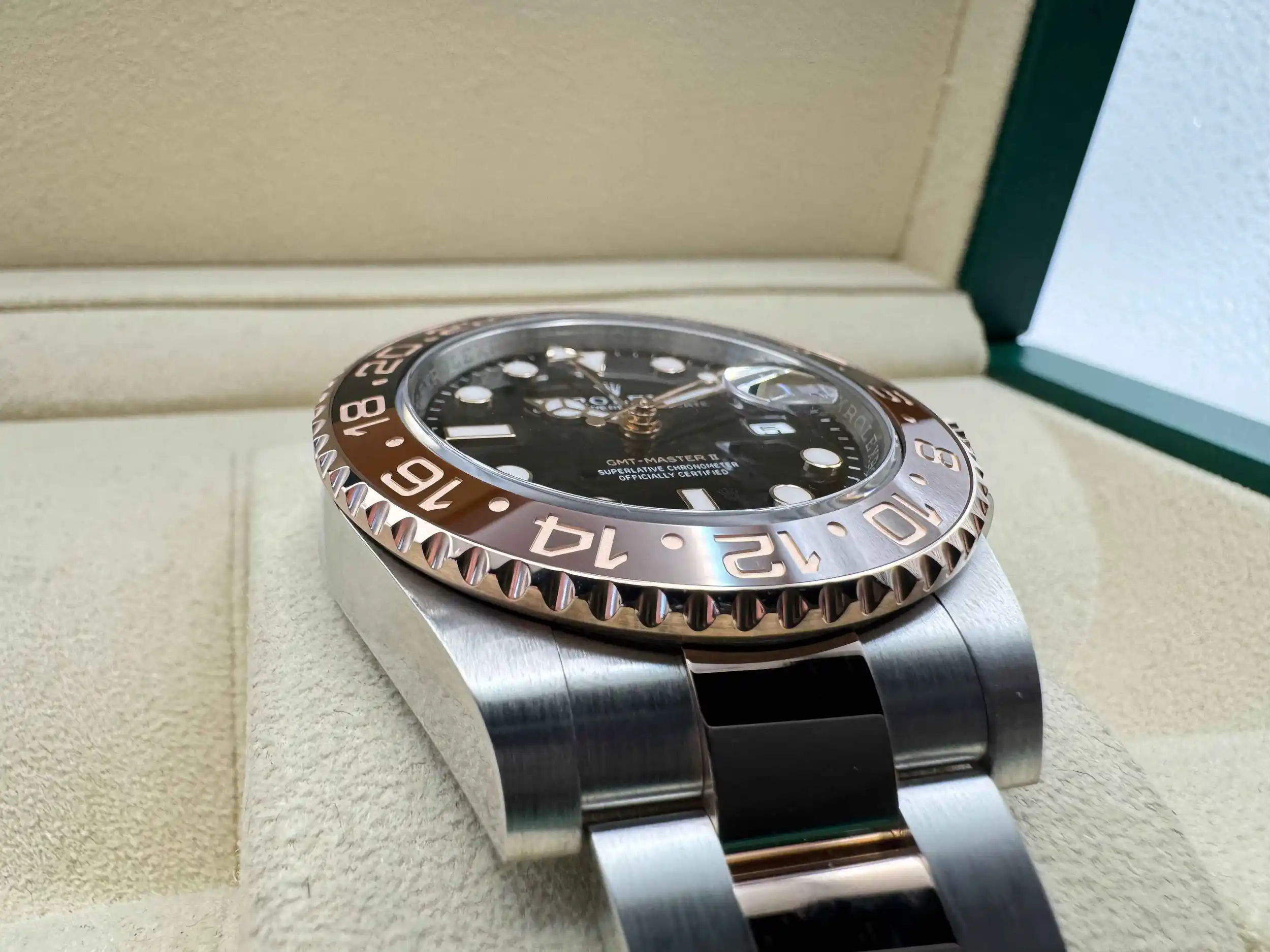 Rolex GMT Master 2 | 40mm | “Rootbeer” | 18K Everose Goud | Two-tone Cerachrom Bezel Zwart/Bruinen | 126711CHNR - Image 9