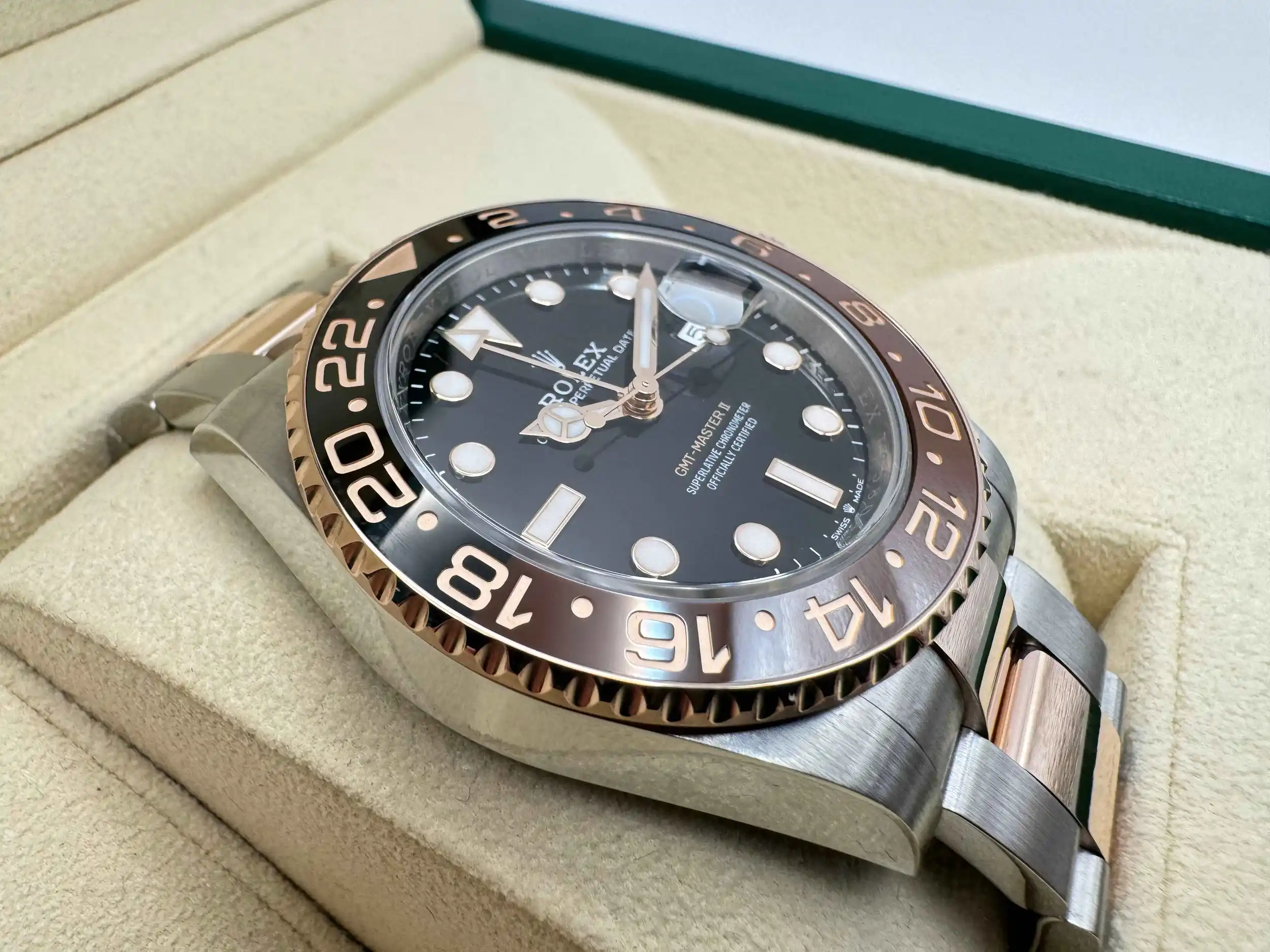 Rolex GMT Master 2 | 40mm | “Rootbeer” | 18K Everose Goud | Two-tone Cerachrom Bezel Zwart/Bruinen | 126711CHNR - Image 10