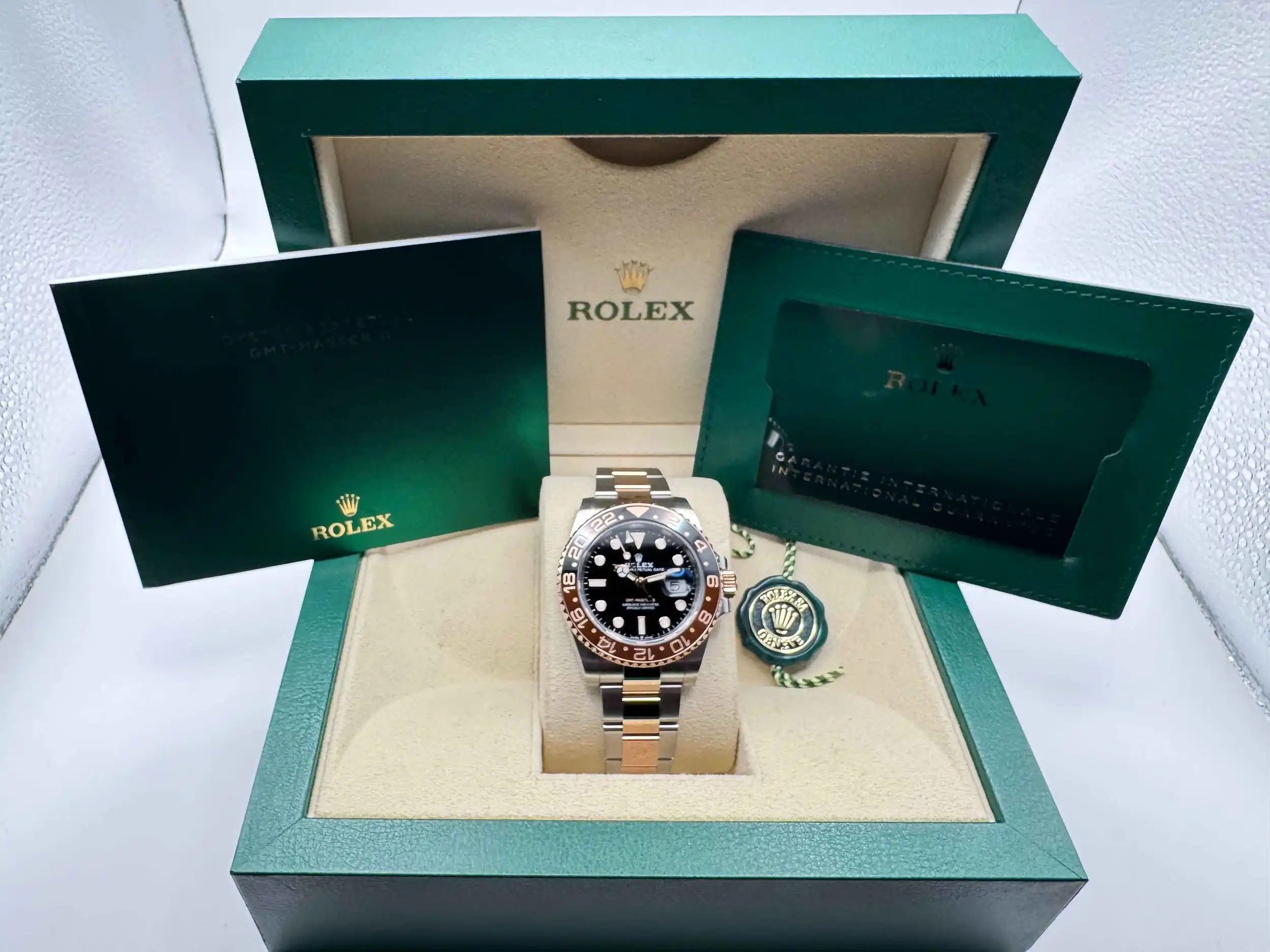 Rolex GMT Master 2 | 40mm | “Rootbeer” | 18K Everose Goud | Two-tone Cerachrom Bezel Zwart/Bruinen | 126711CHNR - Image 2