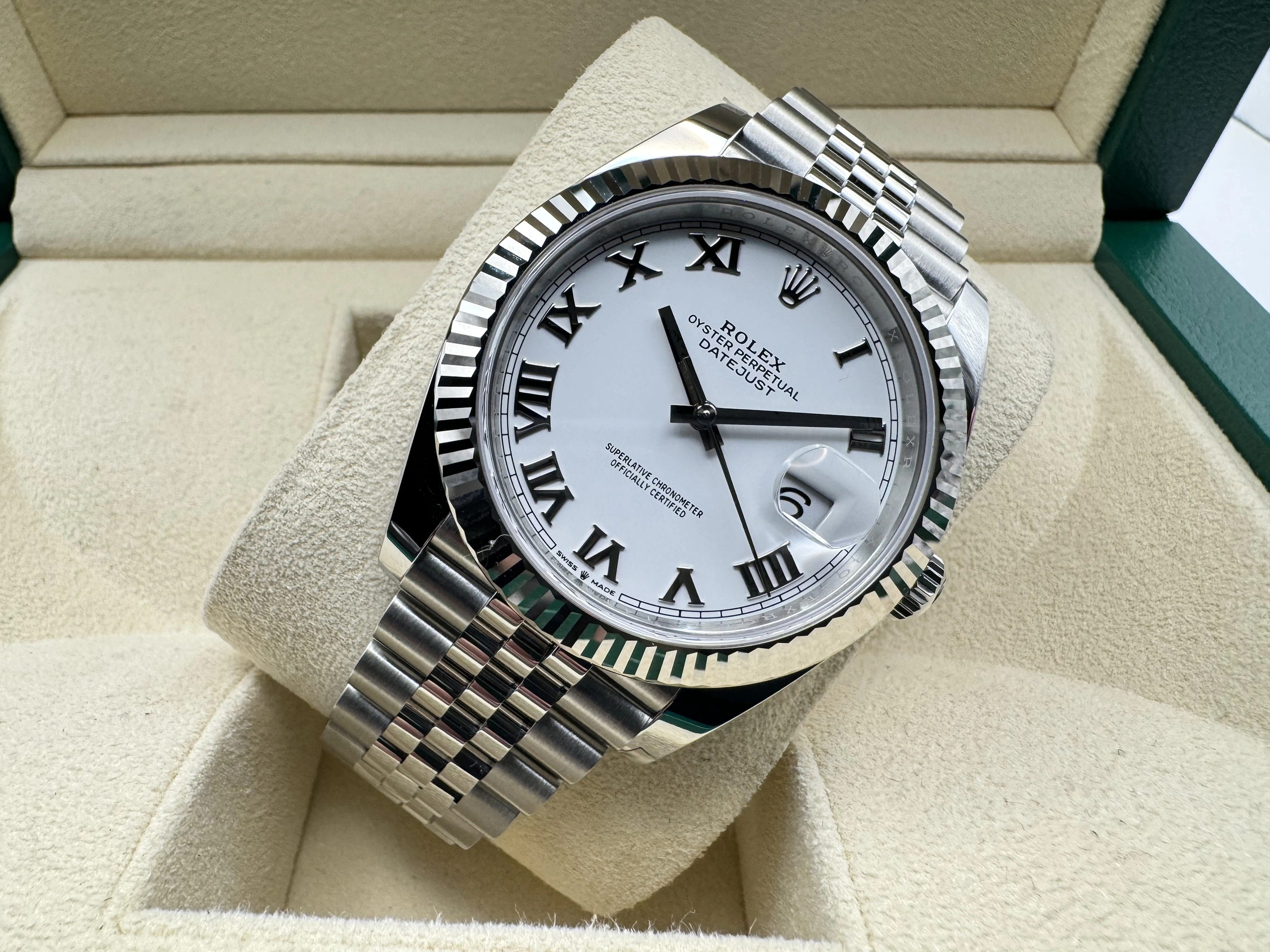 Rolex Datejust 41mm | Wit Romeinse Wijzerplaat | 18K Witgoud Gekarteld Lunette | Jubilee | 126334 - Image 4