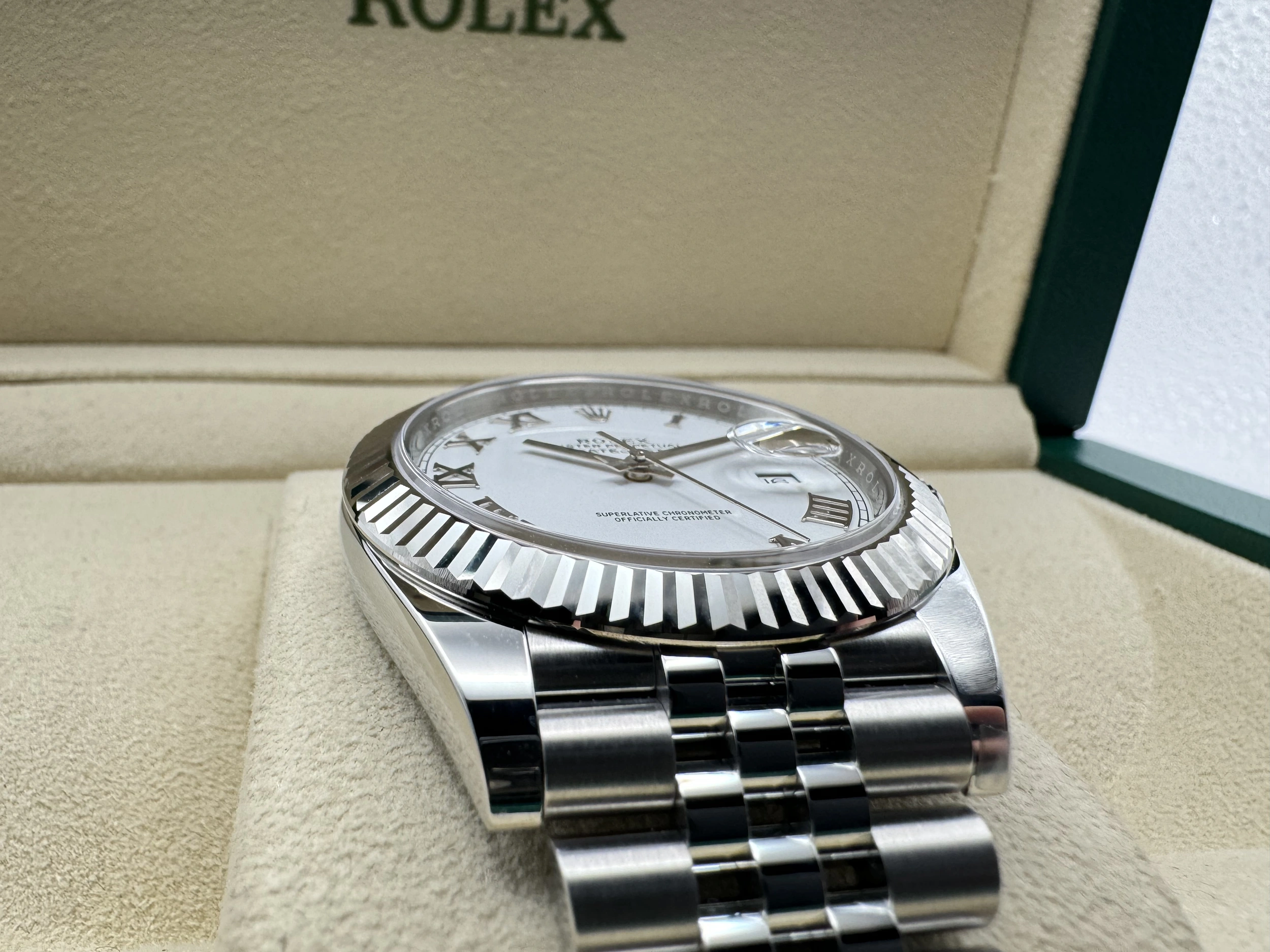 Rolex Datejust 41mm | Wit Romeinse Wijzerplaat | 18K Witgoud Gekarteld Lunette | Jubilee | 126334 - Image 12