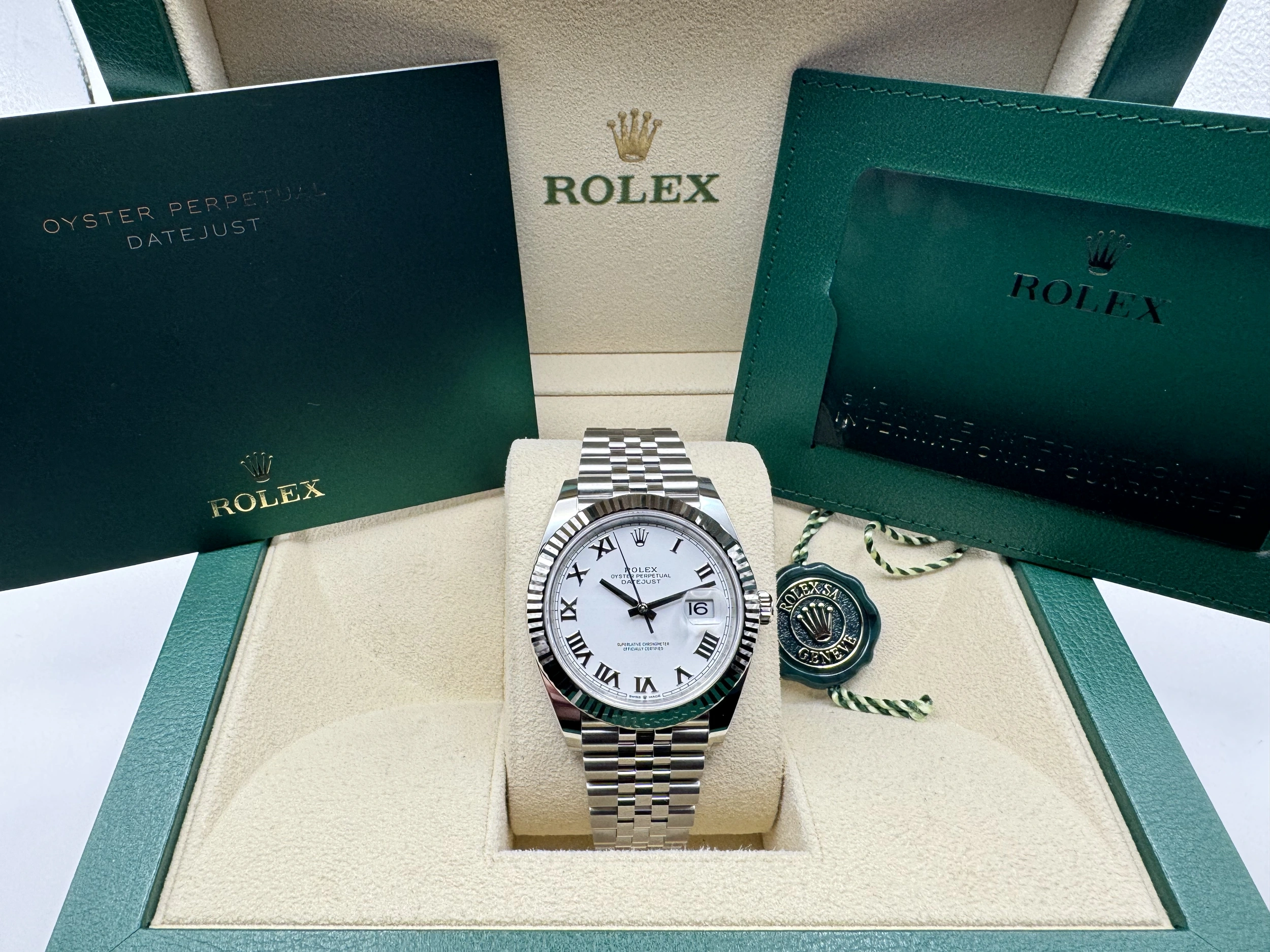 Rolex Datejust 41mm | Wit Romeinse Wijzerplaat | 18K Witgoud Gekarteld Lunette | Jubilee | 126334 - Image 3