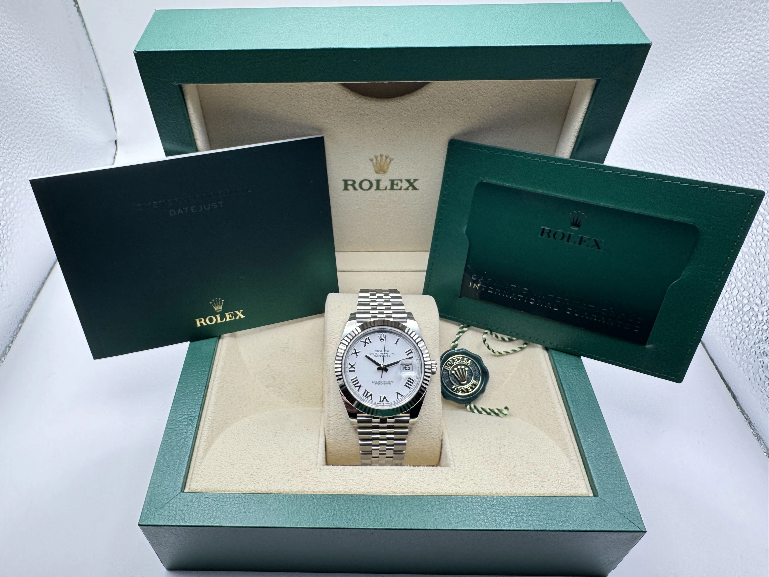 Rolex Datejust 41mm | Wit Romeinse Wijzerplaat | 18K Witgoud Gekarteld Lunette | Jubilee | 126334 - Image 2