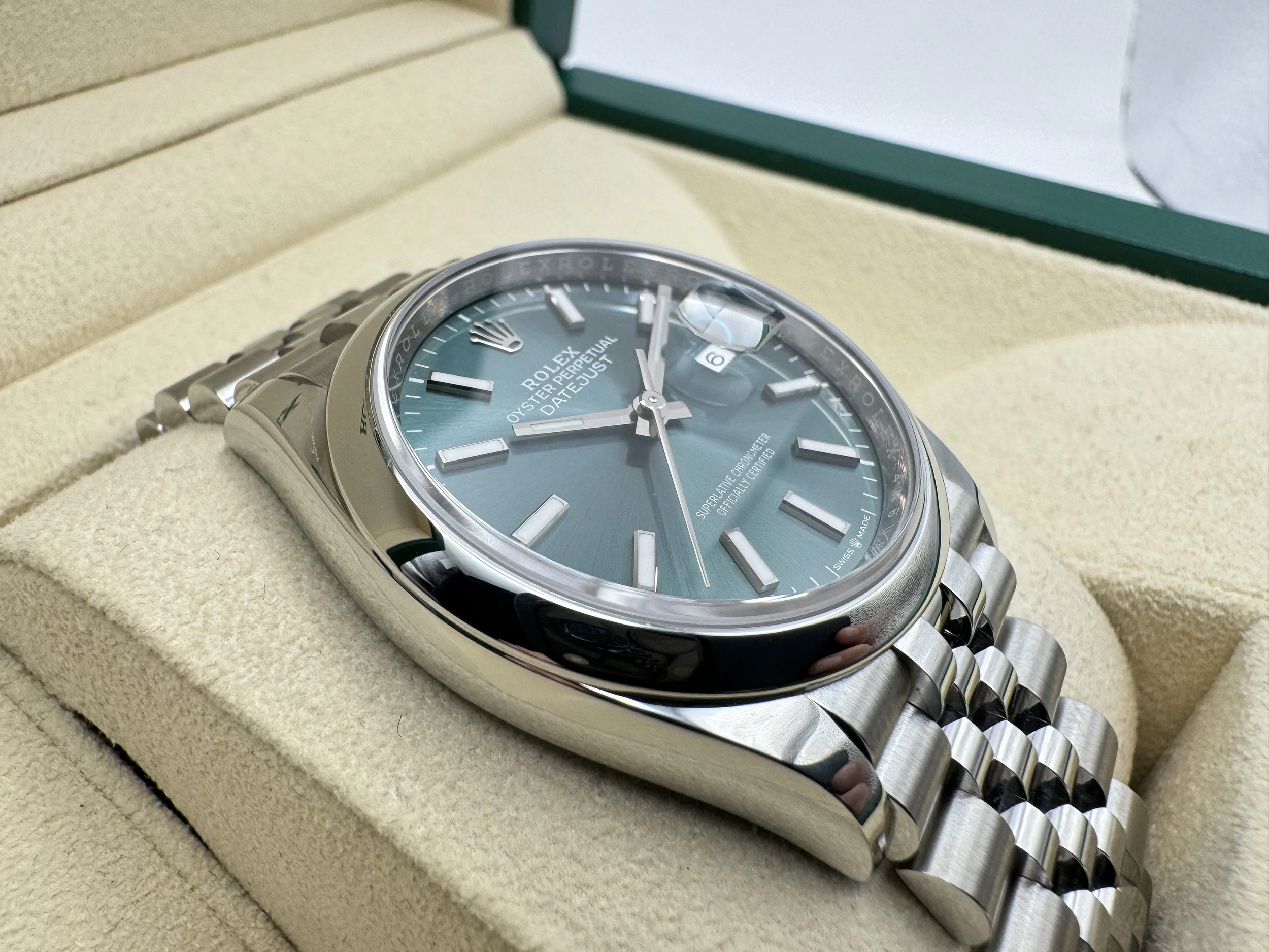 Rolex Datejust 36mm | Muntgroene Wijzerplaat Gladde Lunette | Jubilee | 126200 - Image 10
