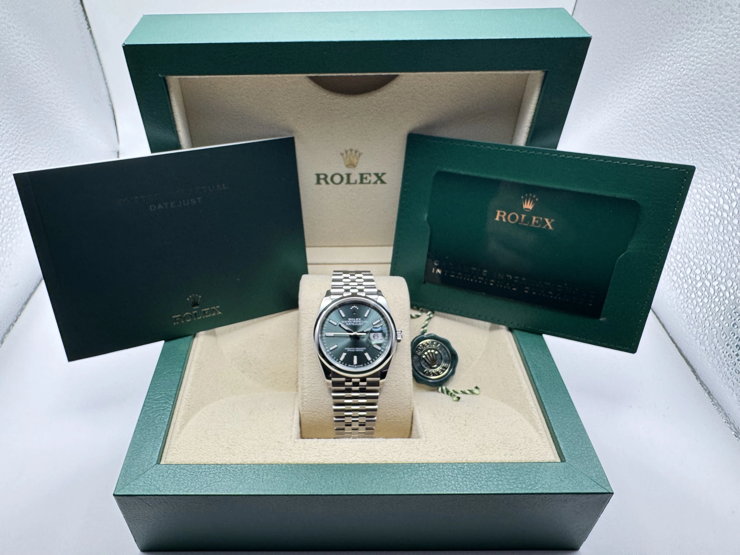Rolex Datejust 36mm | Muntgroene Wijzerplaat Gladde Lunette | Jubilee | 126200 - Image 2
