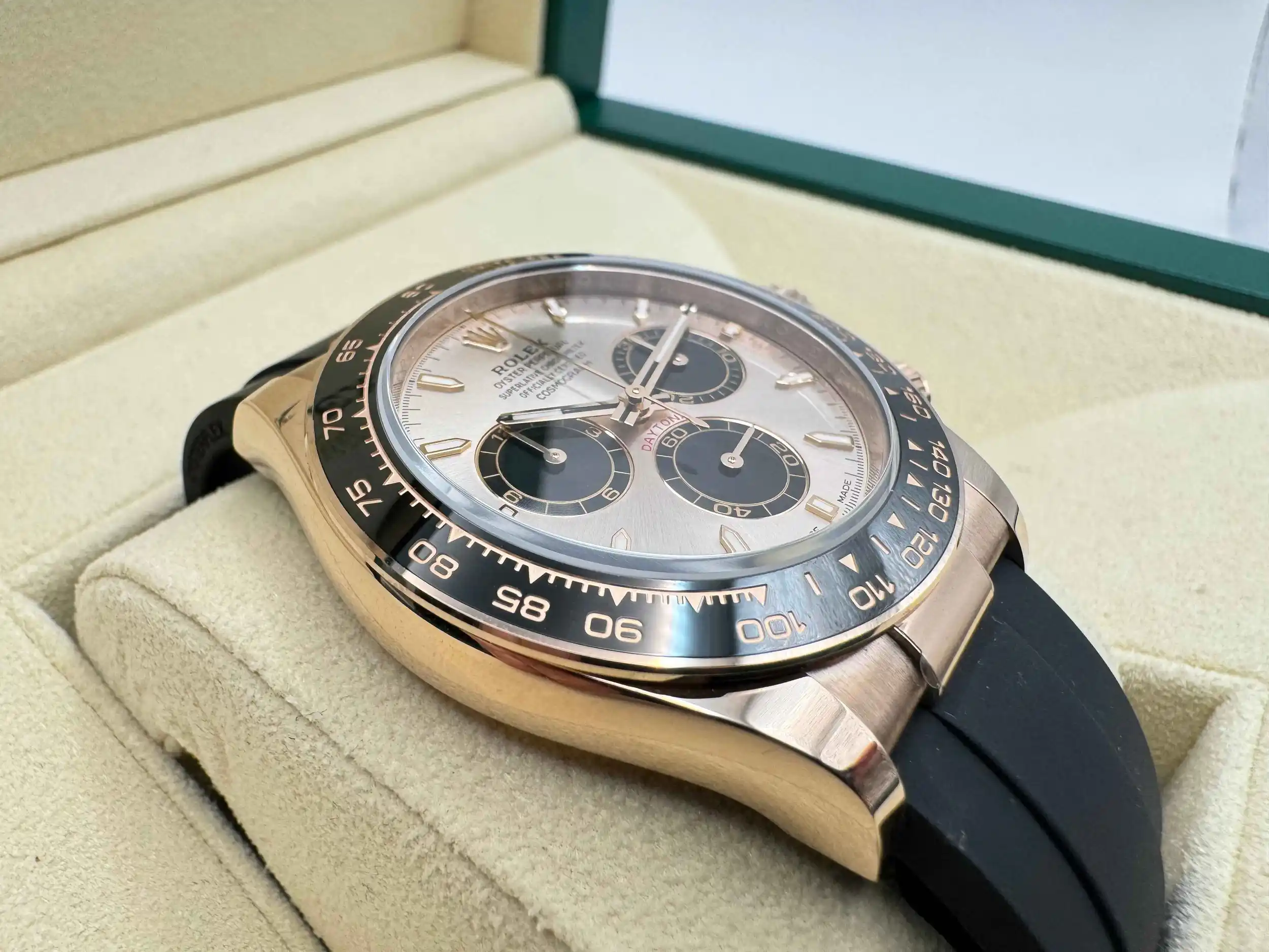 Rolex Daytona 40mm | Champagne/Rosé | Zwarte Keramische Bezel & 18K Everose (Roségoud) | Oysterflex | 126515LN - Image 10