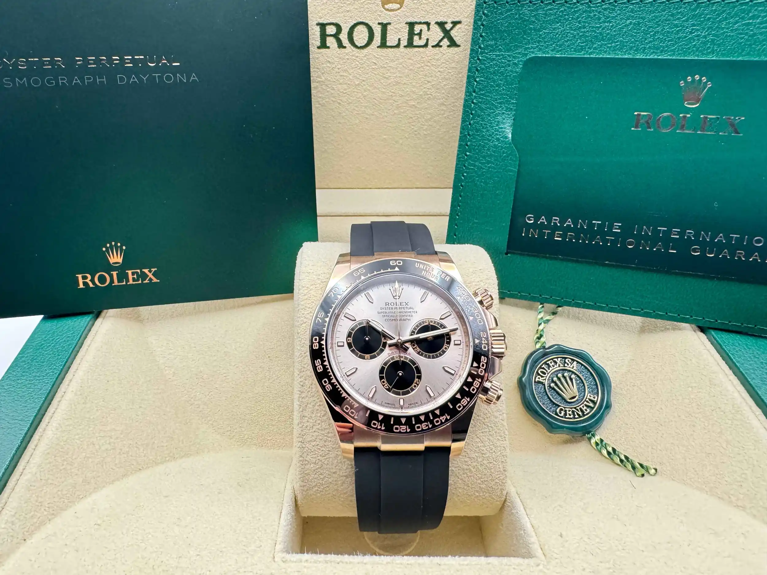 Rolex Daytona 40mm | Champagne/Rosé | Zwarte Keramische Bezel & 18K Everose (Roségoud) | Oysterflex | 126515LN - Image 3