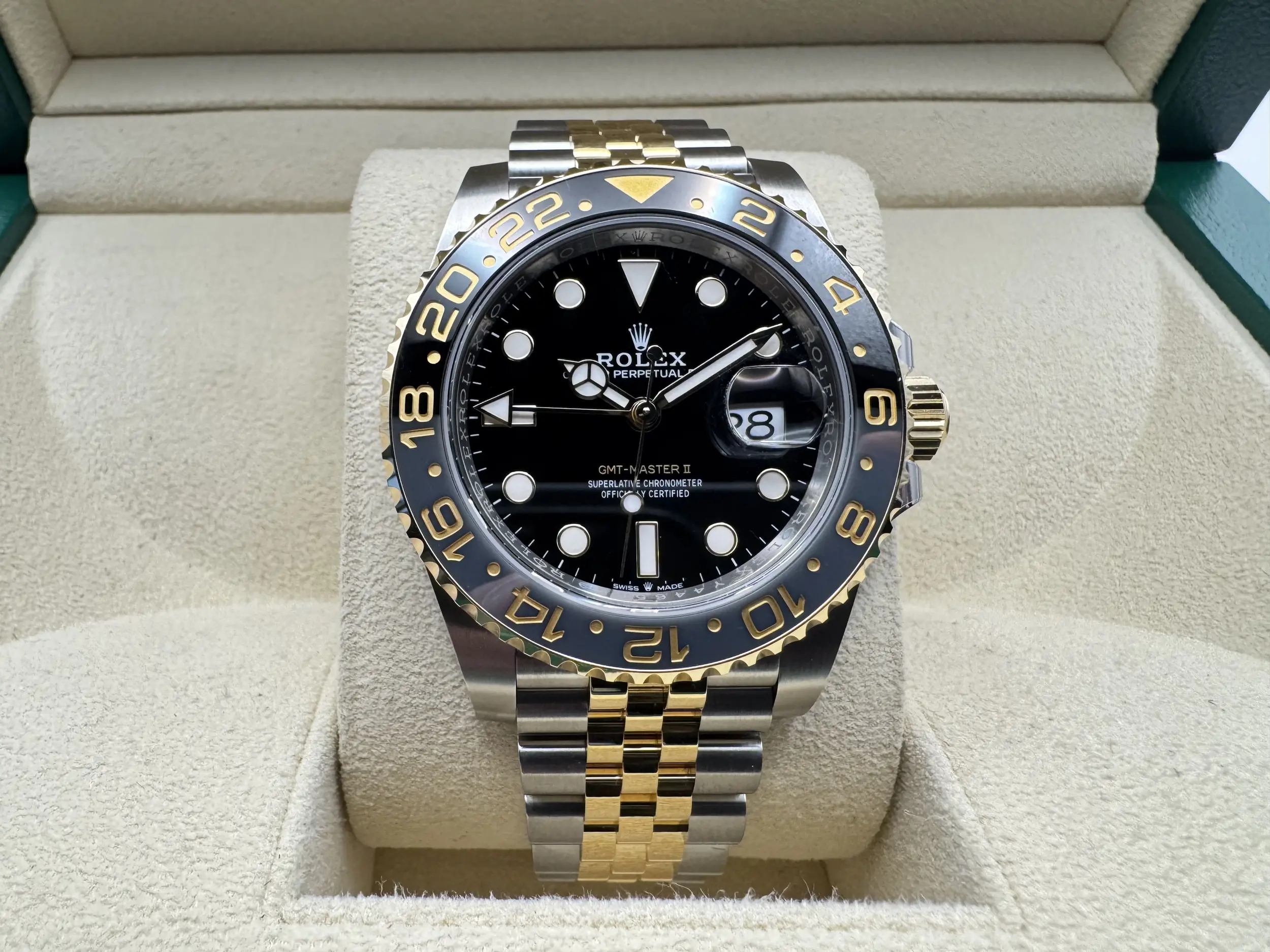 Rolex GMT Master 2 | 40mm | Two-Tone “Bruce Wayne” Zwart-Grijze Cerachrom Bezel & 18K Geelgoud | Jubilee | 126713GRNR